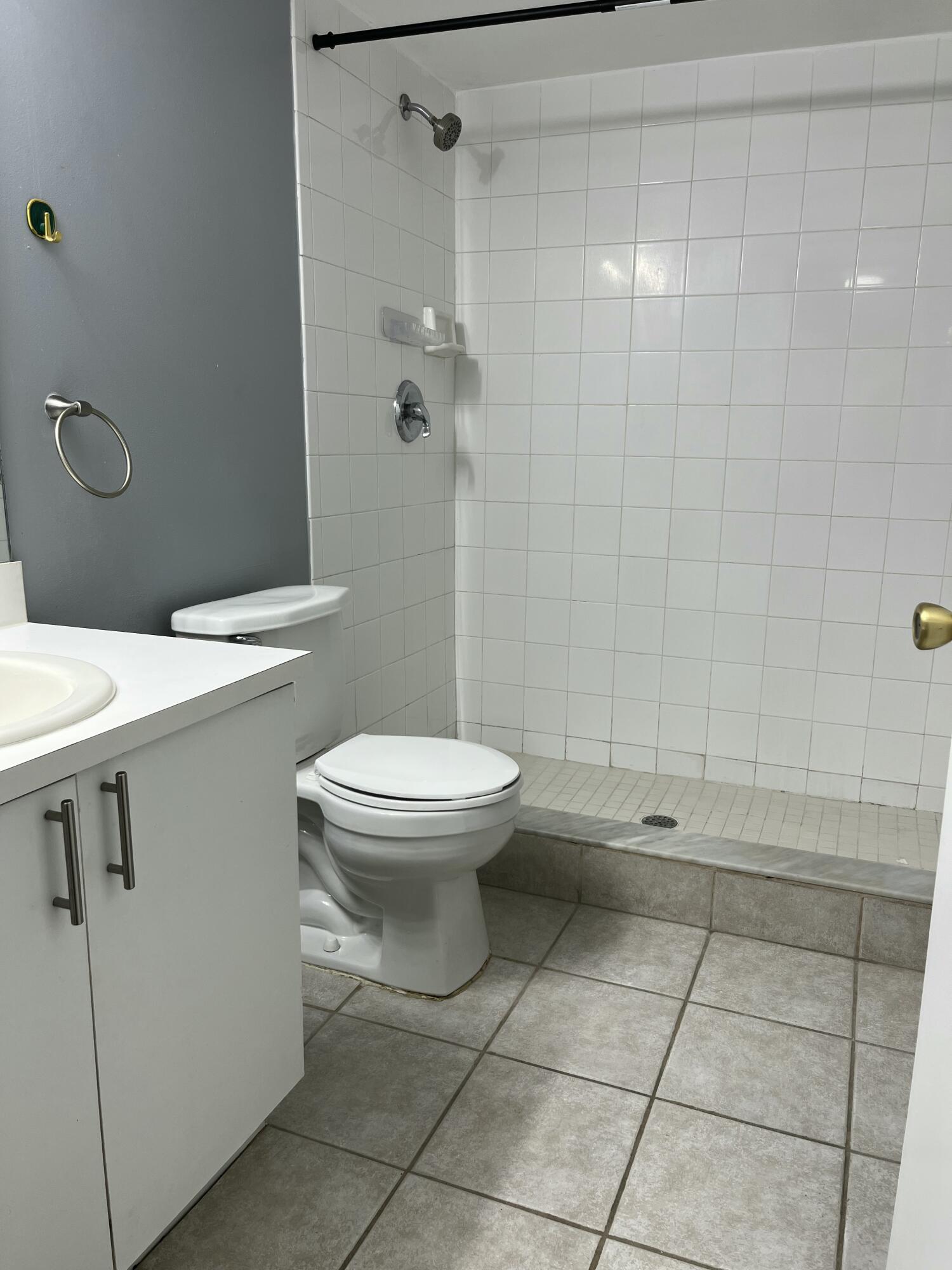 1000 Crestwood #1009, Royal Palm Beach FL 33411
