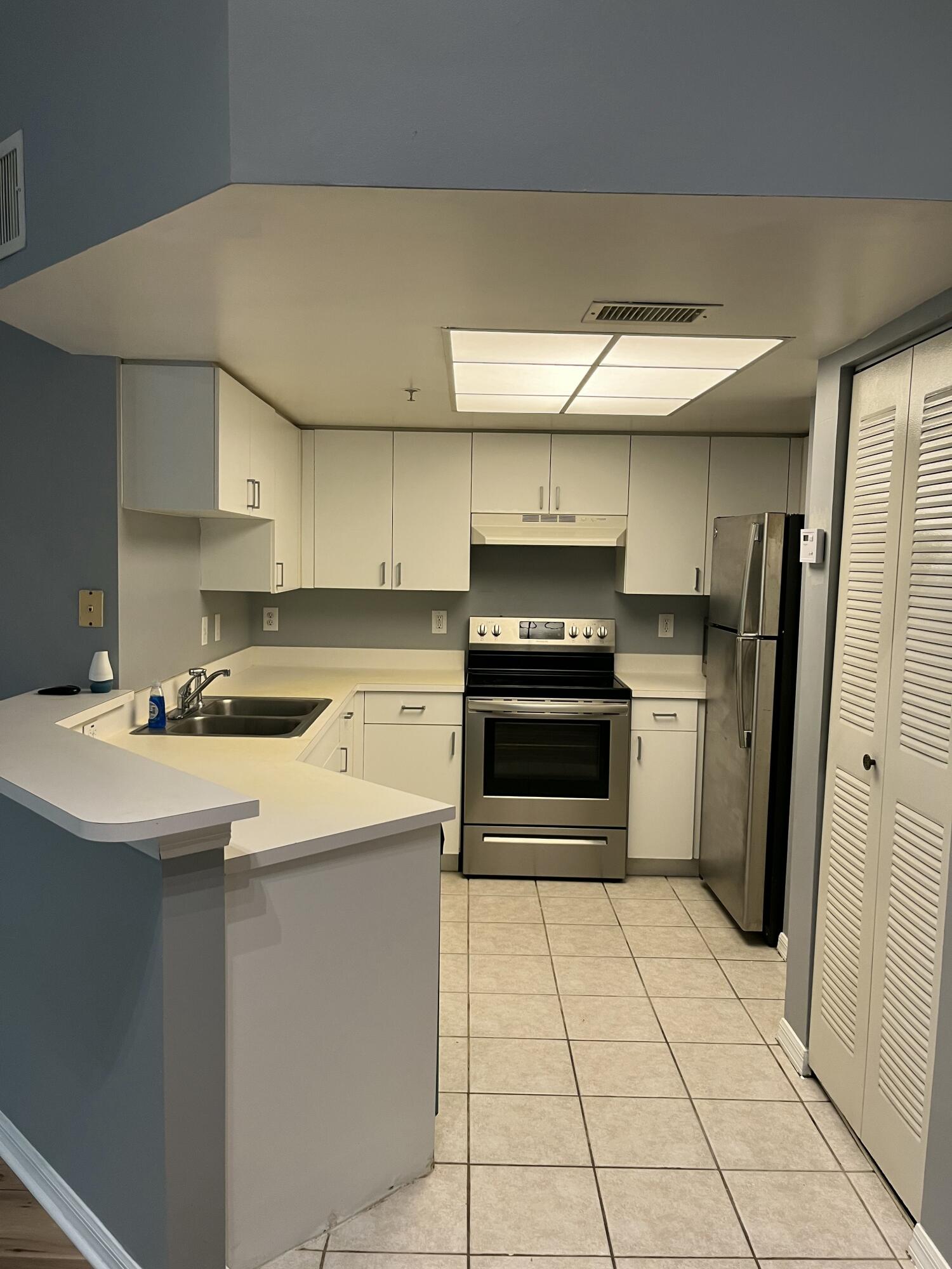 1000 Crestwood #1009, Royal Palm Beach FL 33411