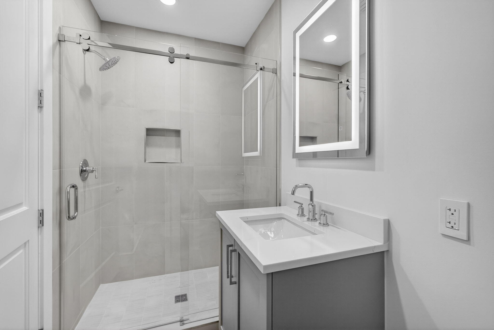 176 Lake #1-302, Palm Beach Shores FL 33404