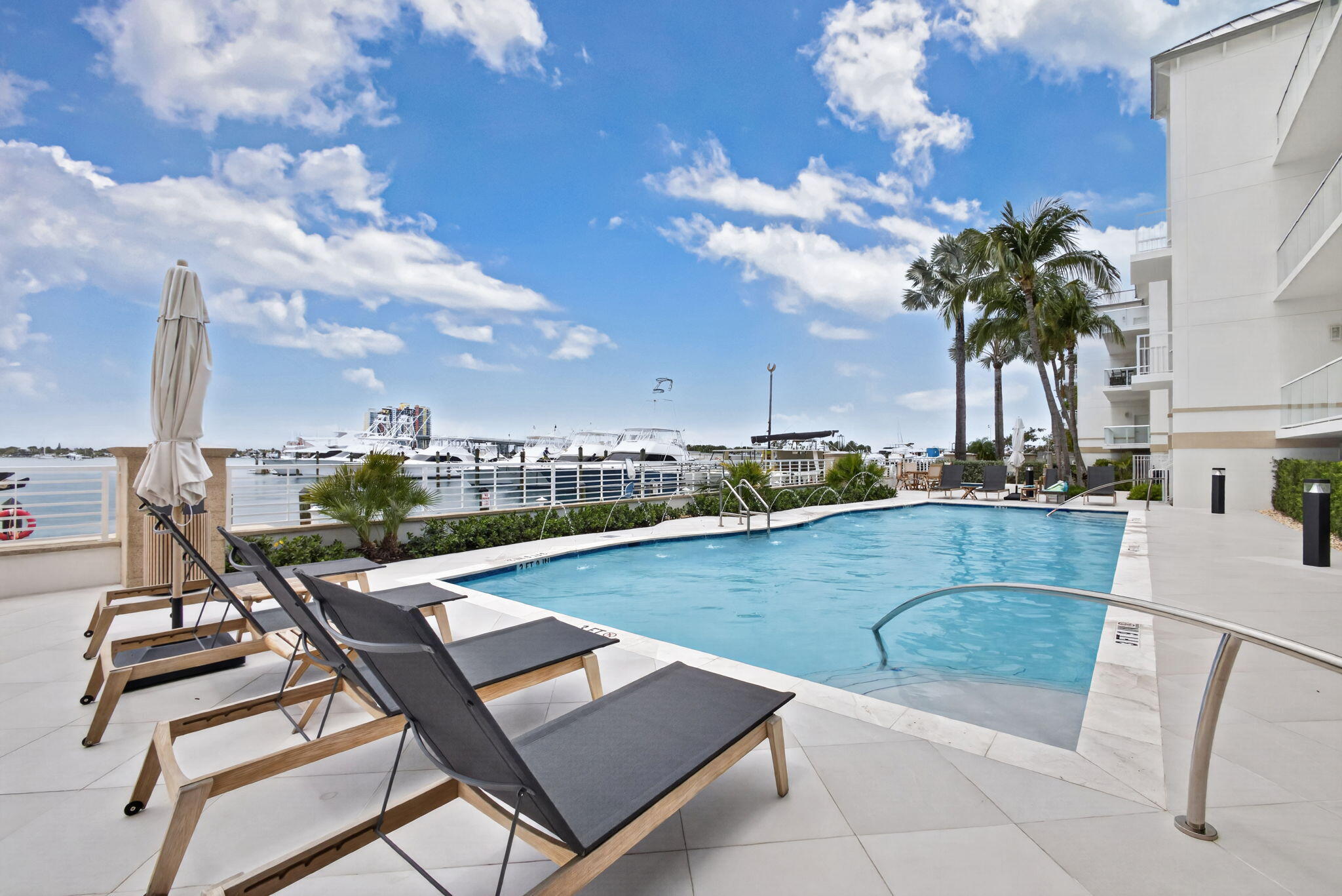 176 Lake #1-302, Palm Beach Shores FL 33404