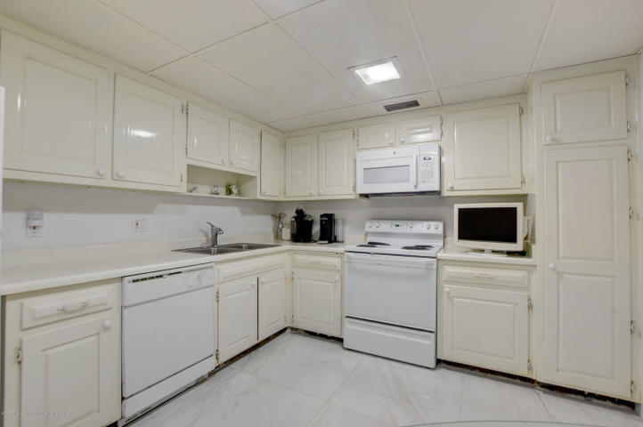 100 Worth #7, Palm Beach FL 33480