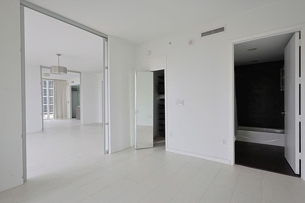 1040 Biscayne #1406, Miami FL 33132