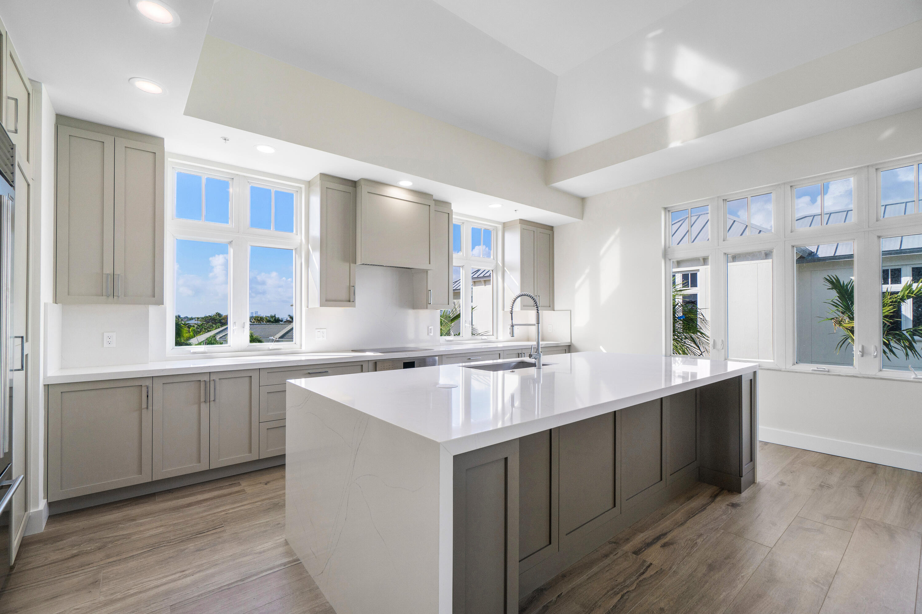 184 Lake #5302, Palm Beach Shores FL 33404