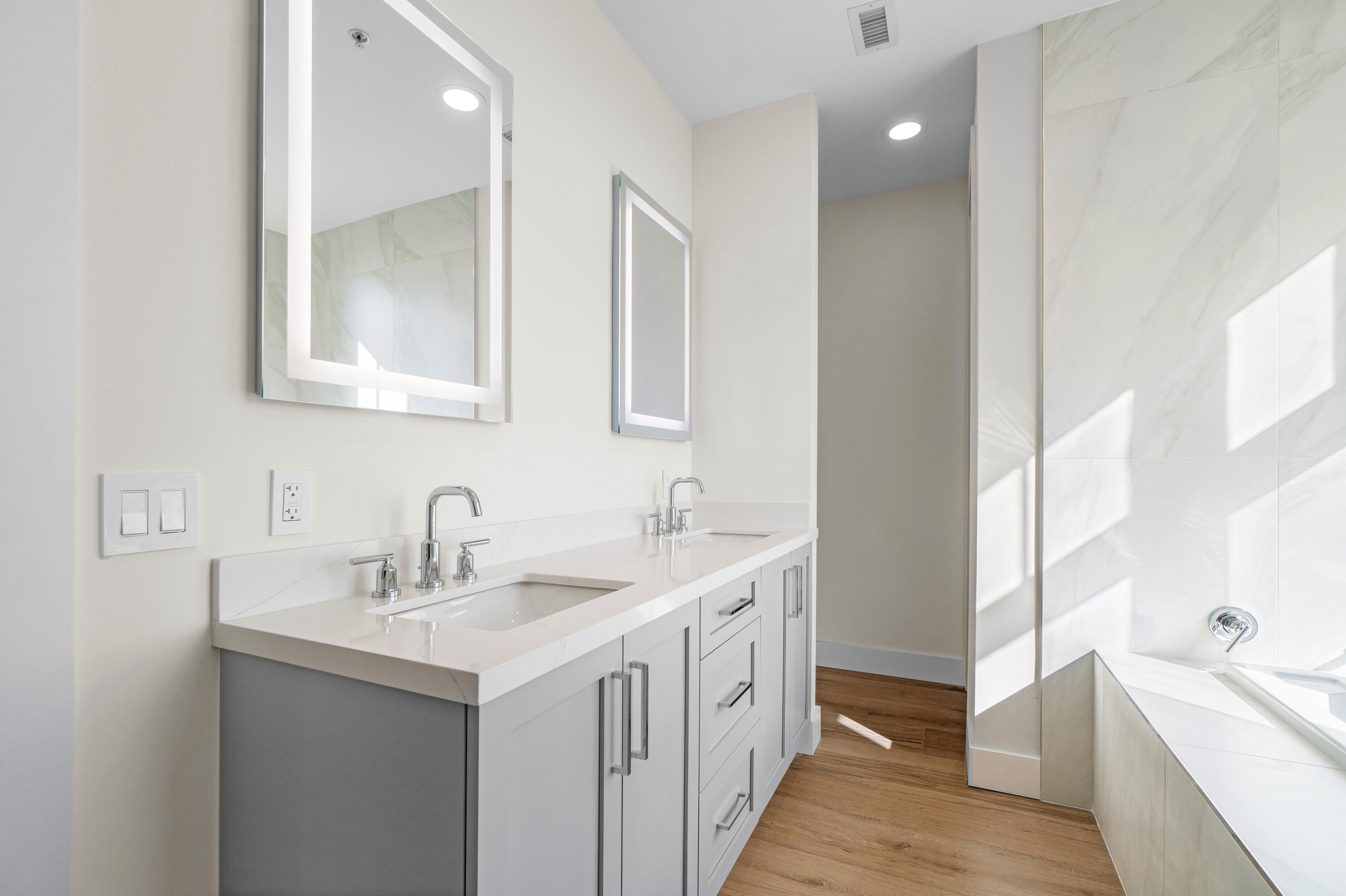 184 Lake #5302, Palm Beach Shores FL 33404