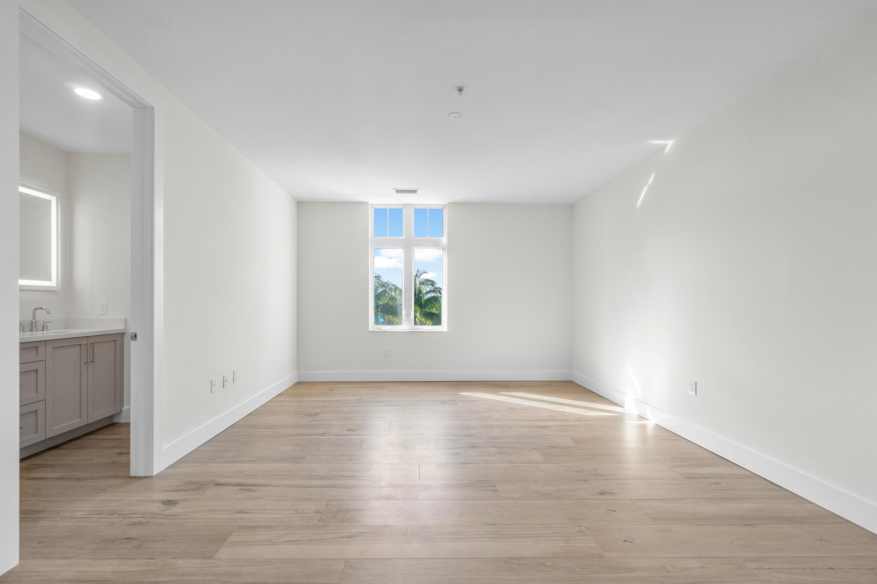 184 Lake #5302, Palm Beach Shores FL 33404