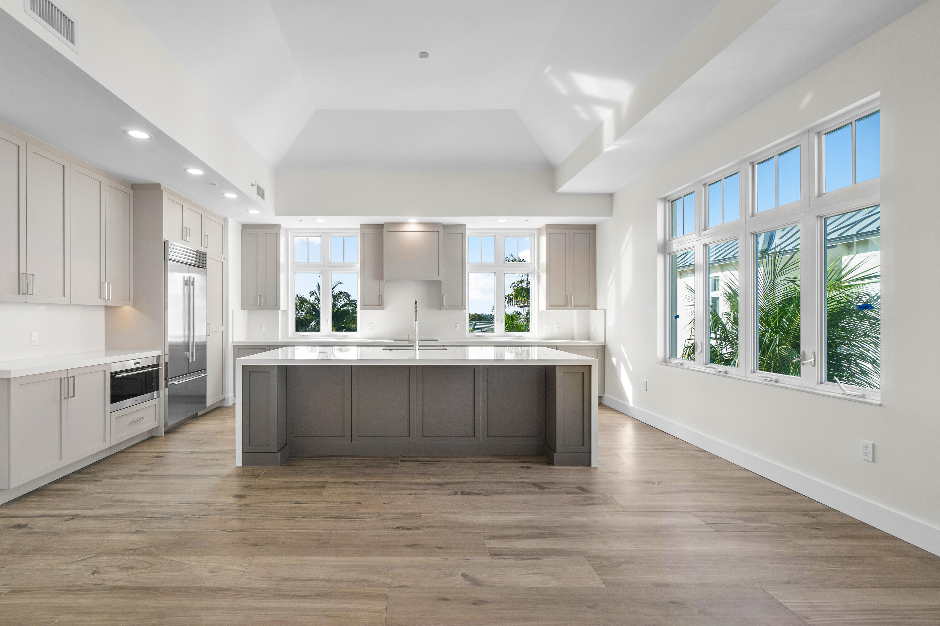184 Lake #5302, Palm Beach Shores FL 33404