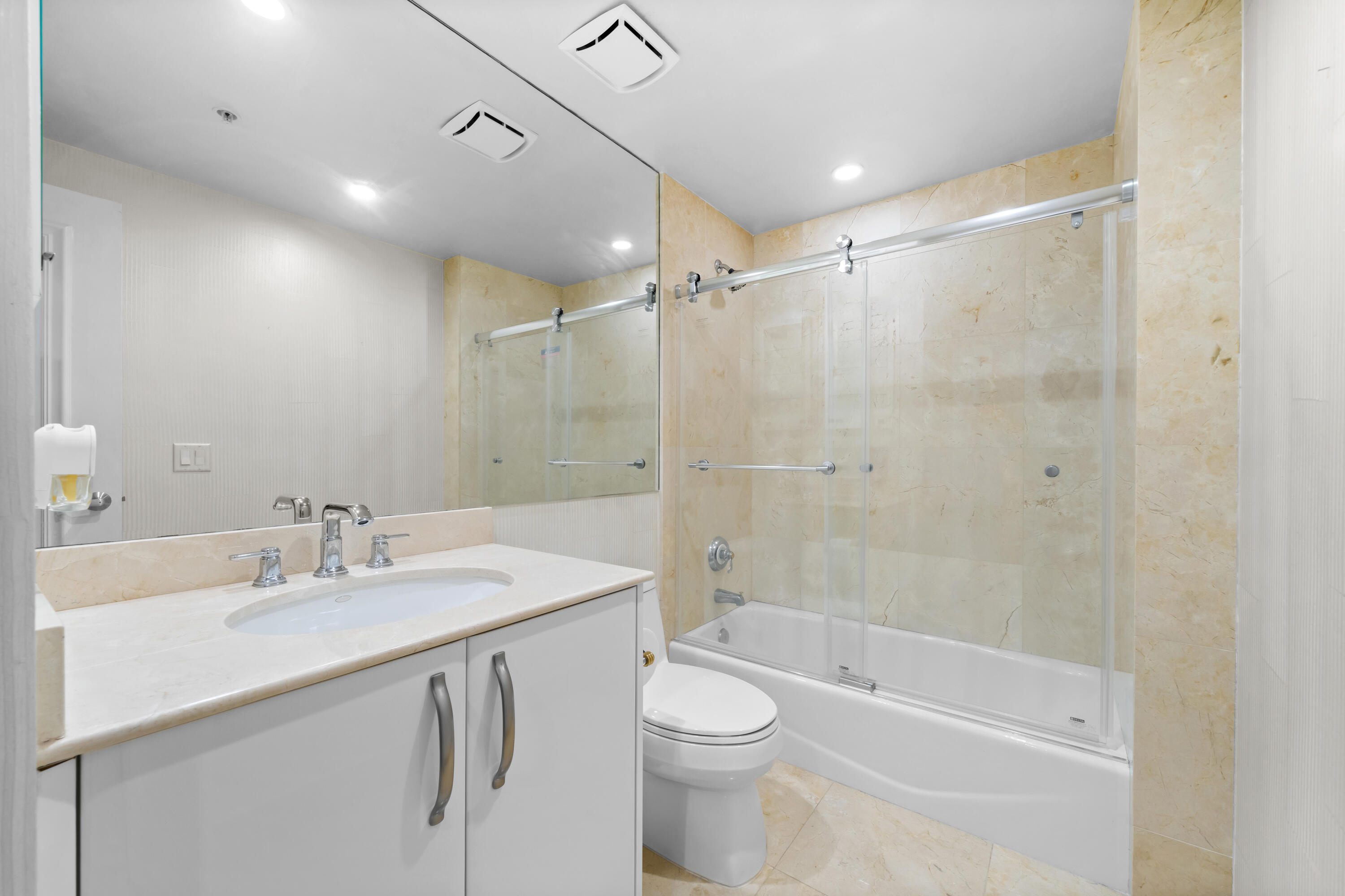 2051 SE 3rd #Th8, Deerfield Beach FL 33441