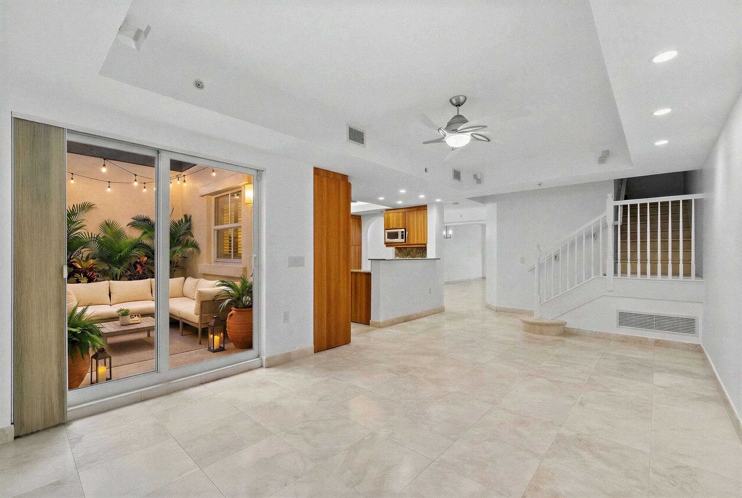 2051 SE 3rd #Th8, Deerfield Beach FL 33441