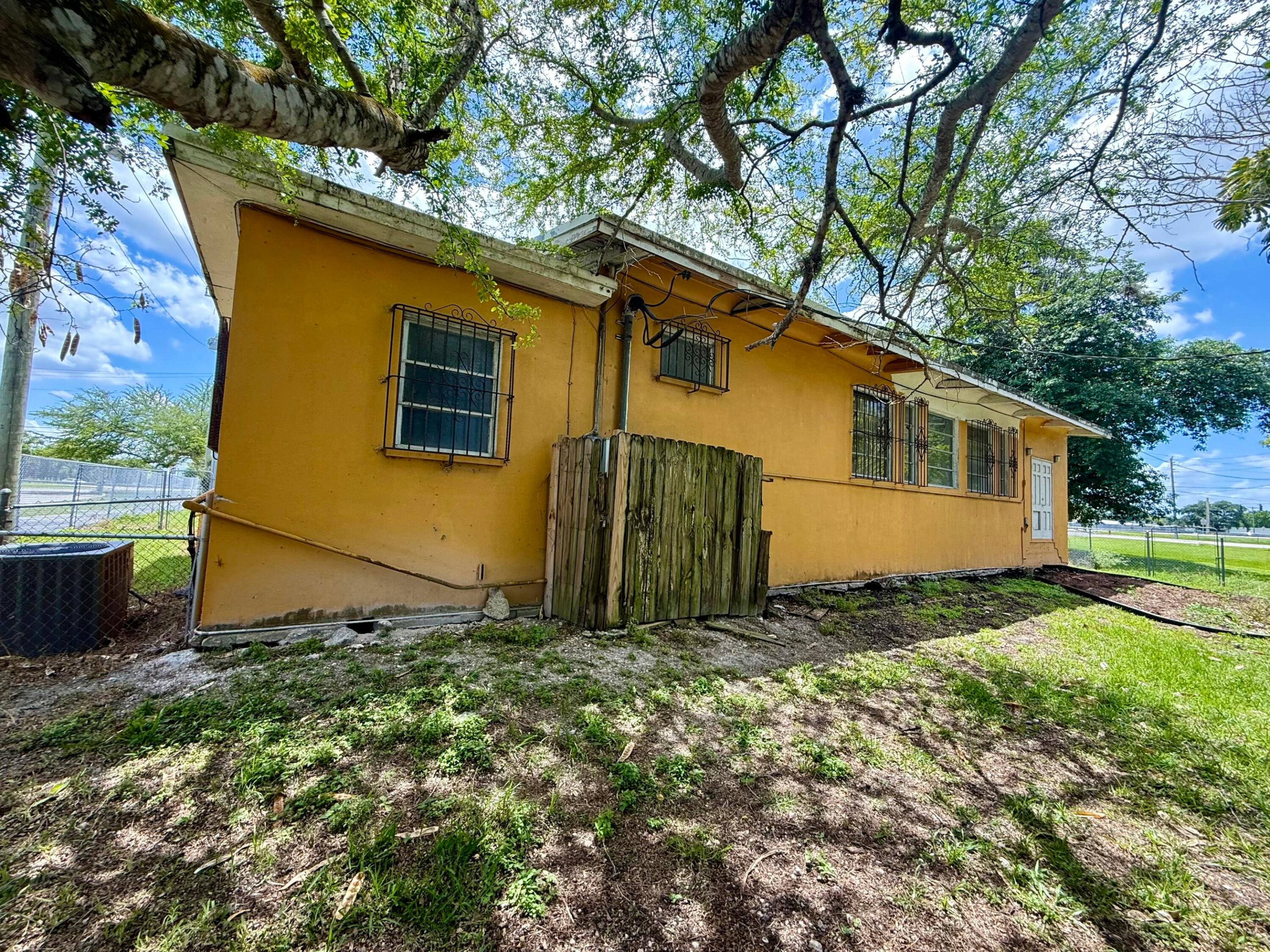 601 W Canal St, Belle Glade FL 33430