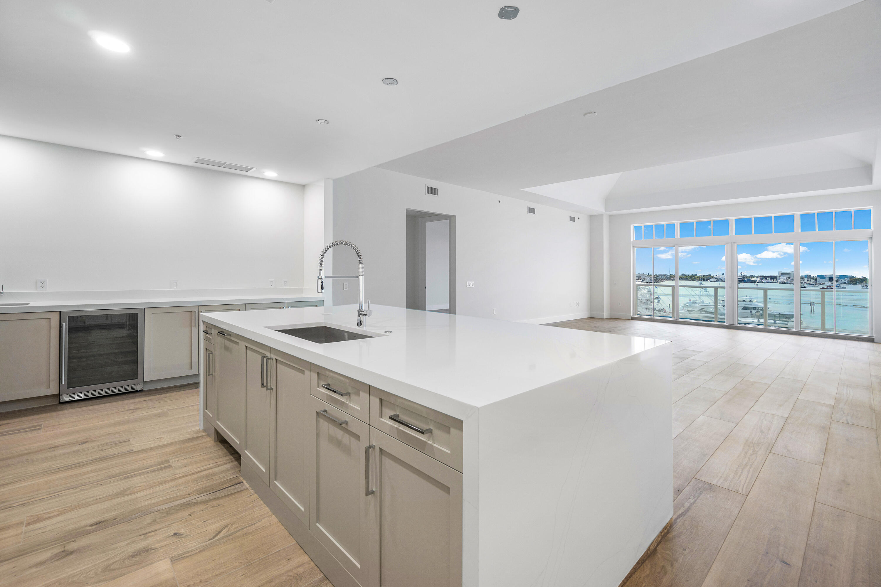 180 Lake #2103, Palm Beach Shores FL 33404