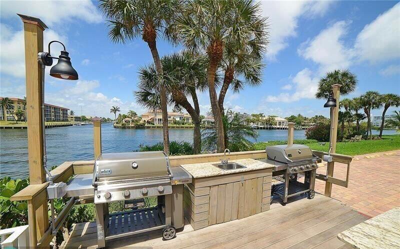 1160 Hillsboro Mile #305, Hillsboro Beach FL 33062