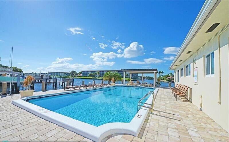 1160 Hillsboro Mile #305, Hillsboro Beach FL 33062