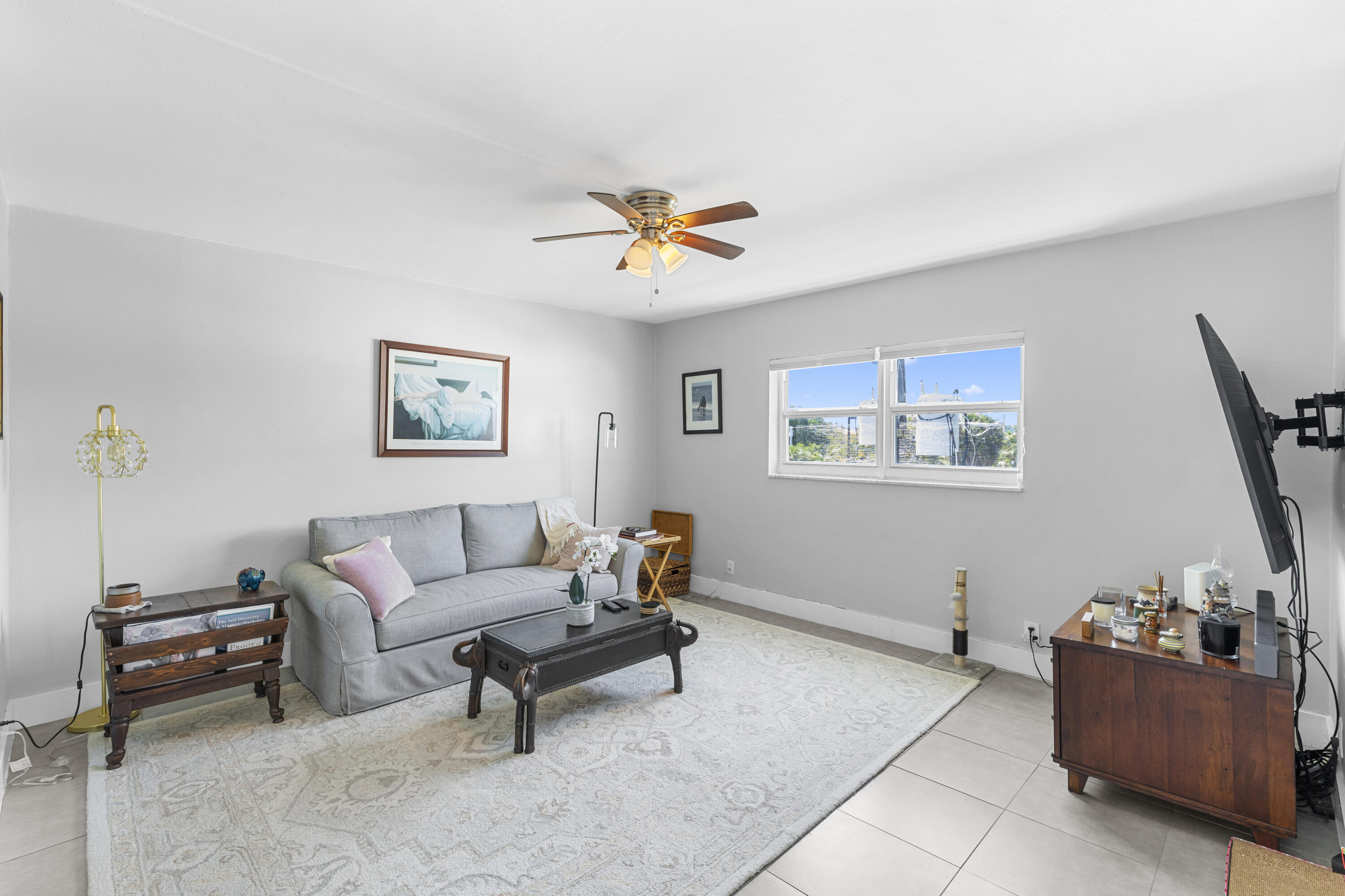 1212 SE 2nd #303, Fort Lauderdale FL 33301