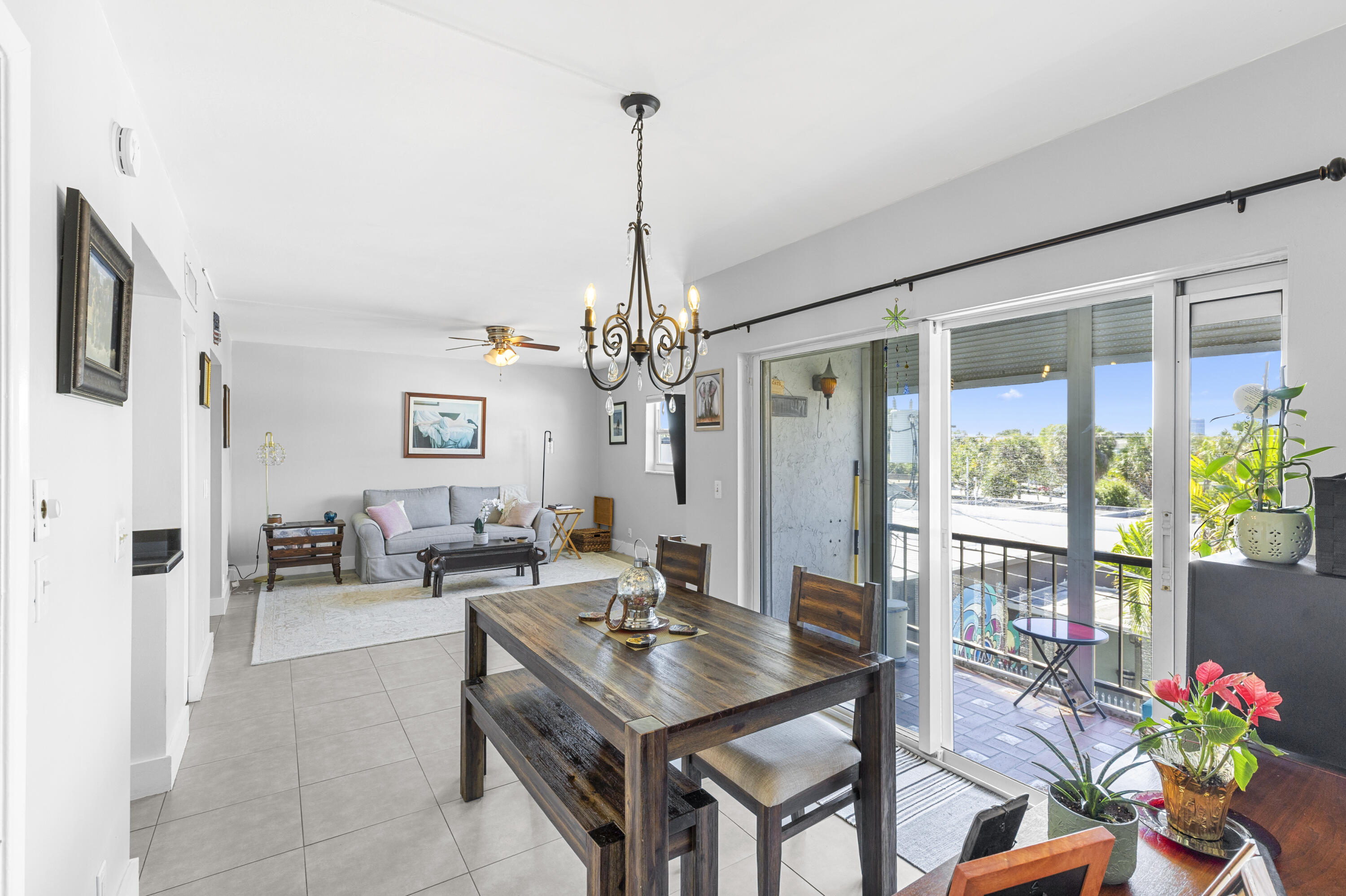1212 SE 2nd #303, Fort Lauderdale FL 33301