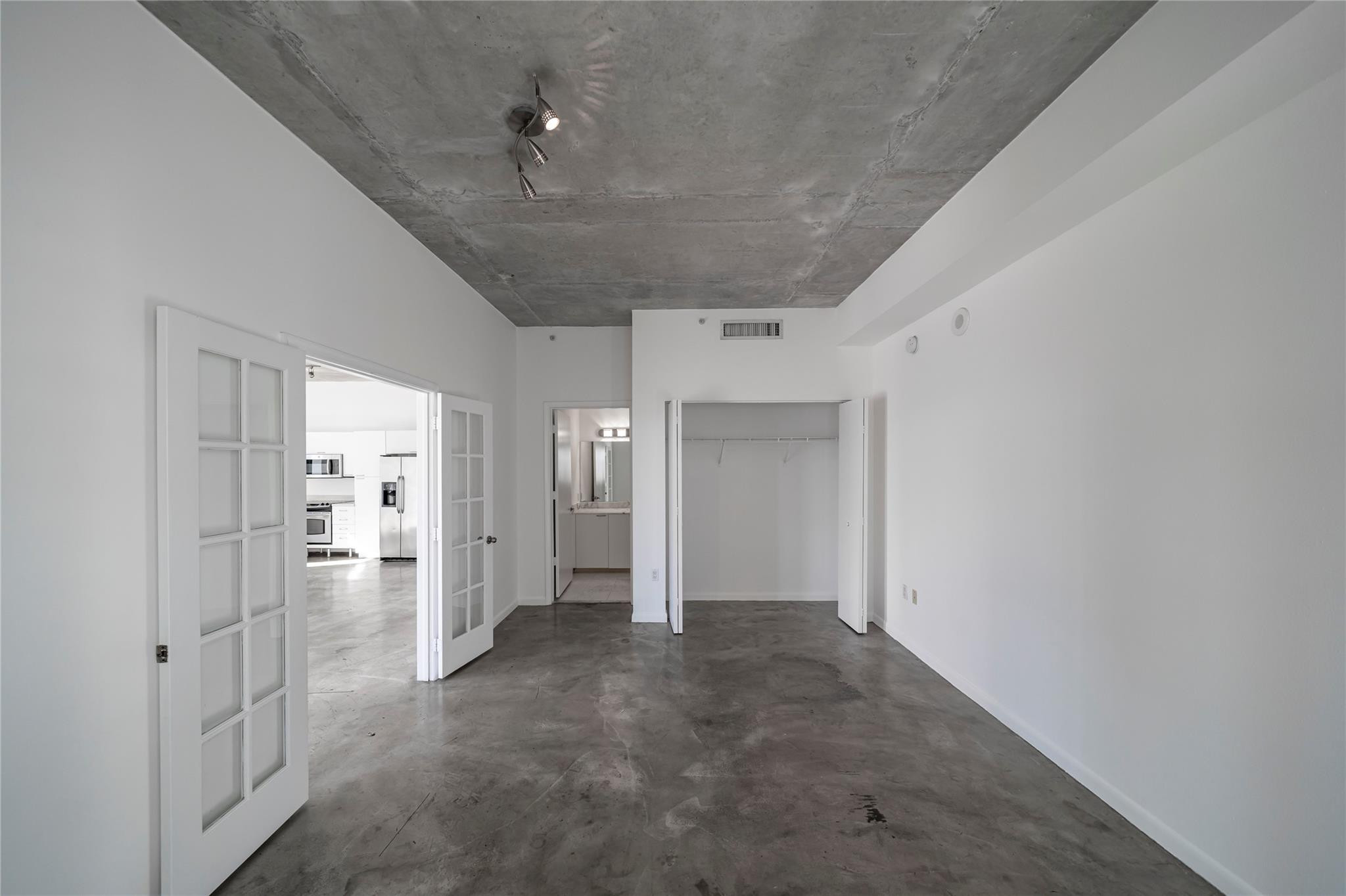234 NE 3rd #2007, Miami FL 33132