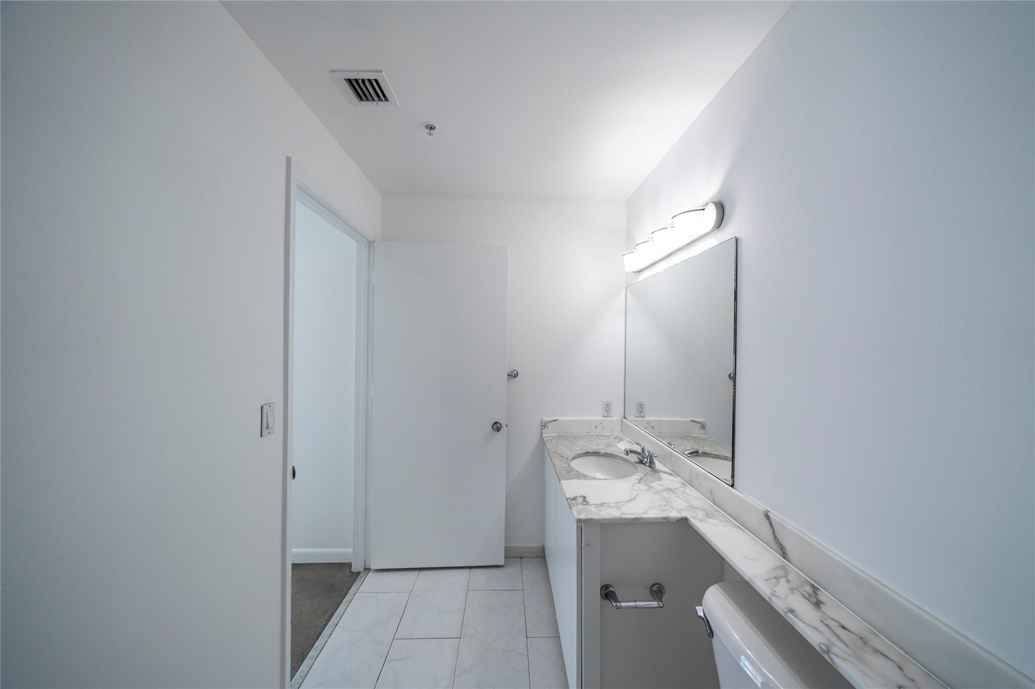 234 NE 3rd #2007, Miami FL 33132