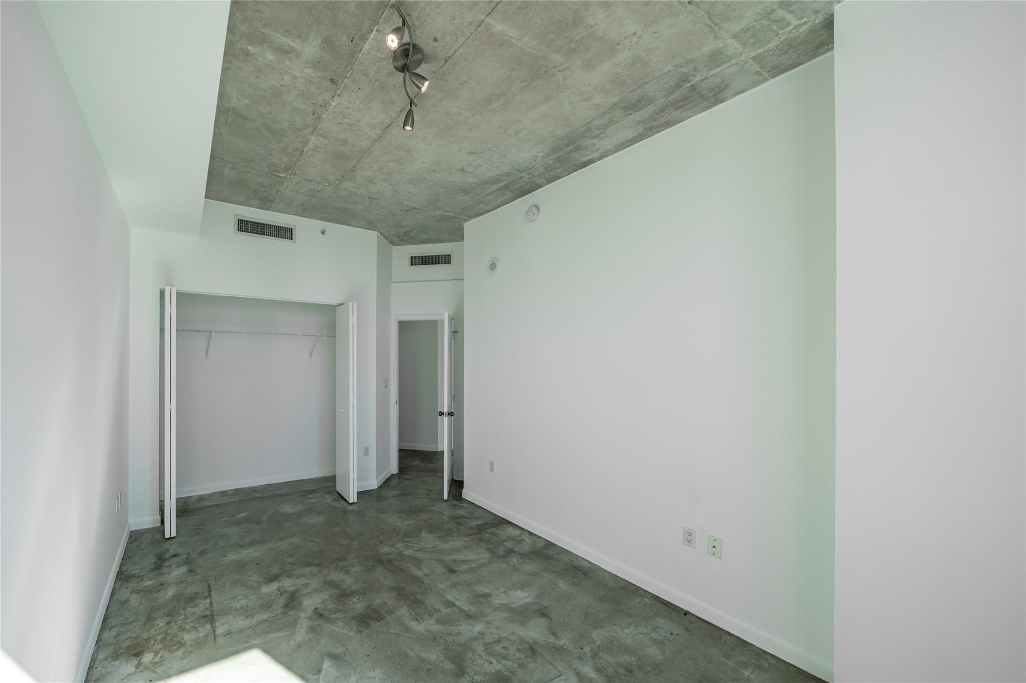 234 NE 3rd #2007, Miami FL 33132