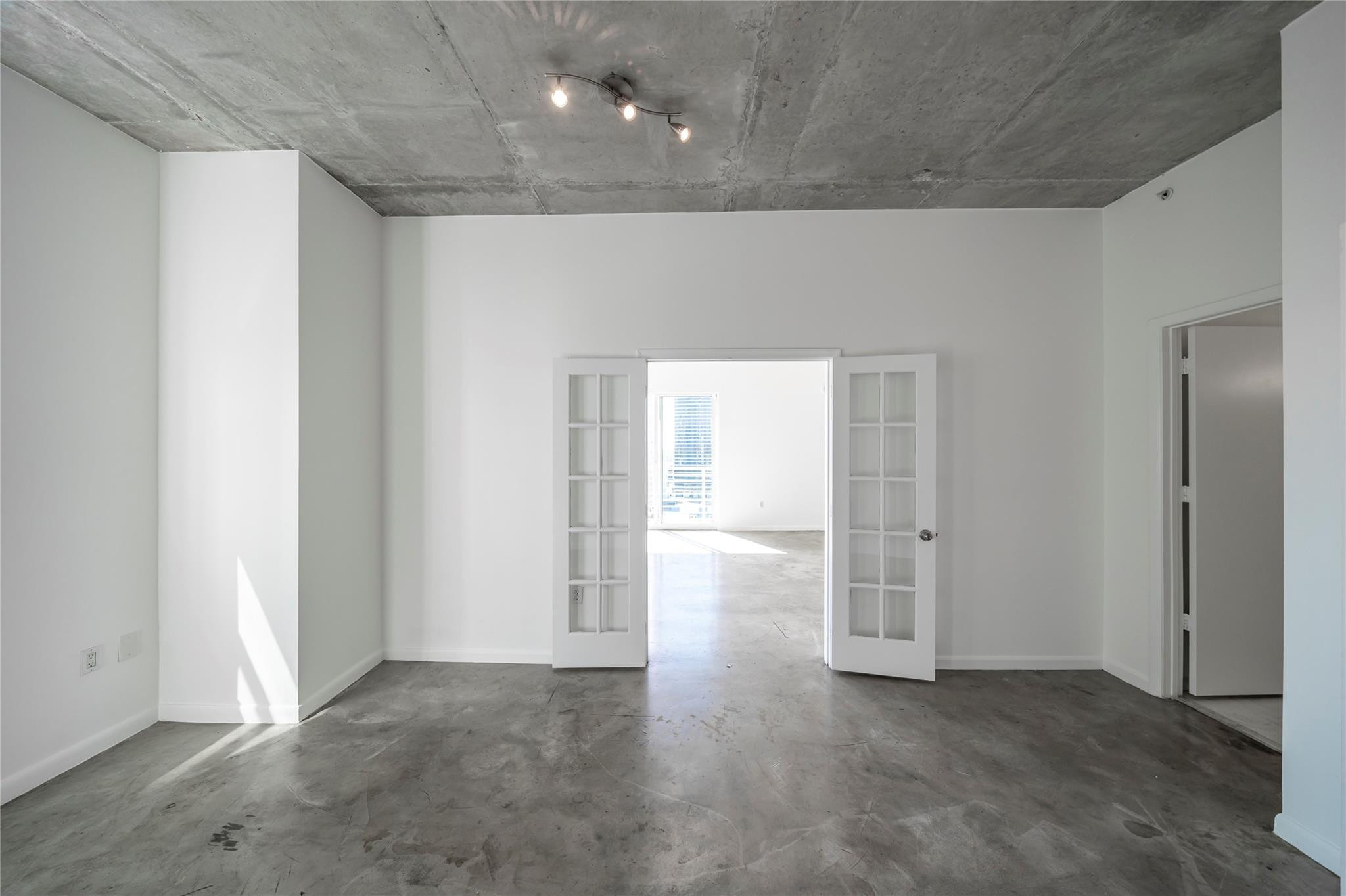 234 NE 3rd #2007, Miami FL 33132