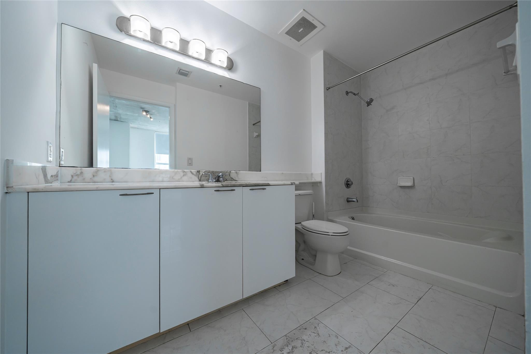 234 NE 3rd #2007, Miami FL 33132
