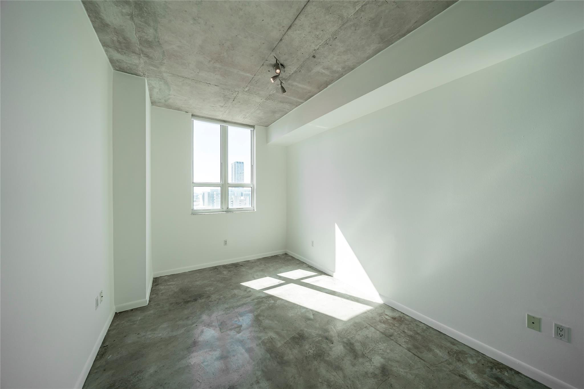234 NE 3rd #2007, Miami FL 33132