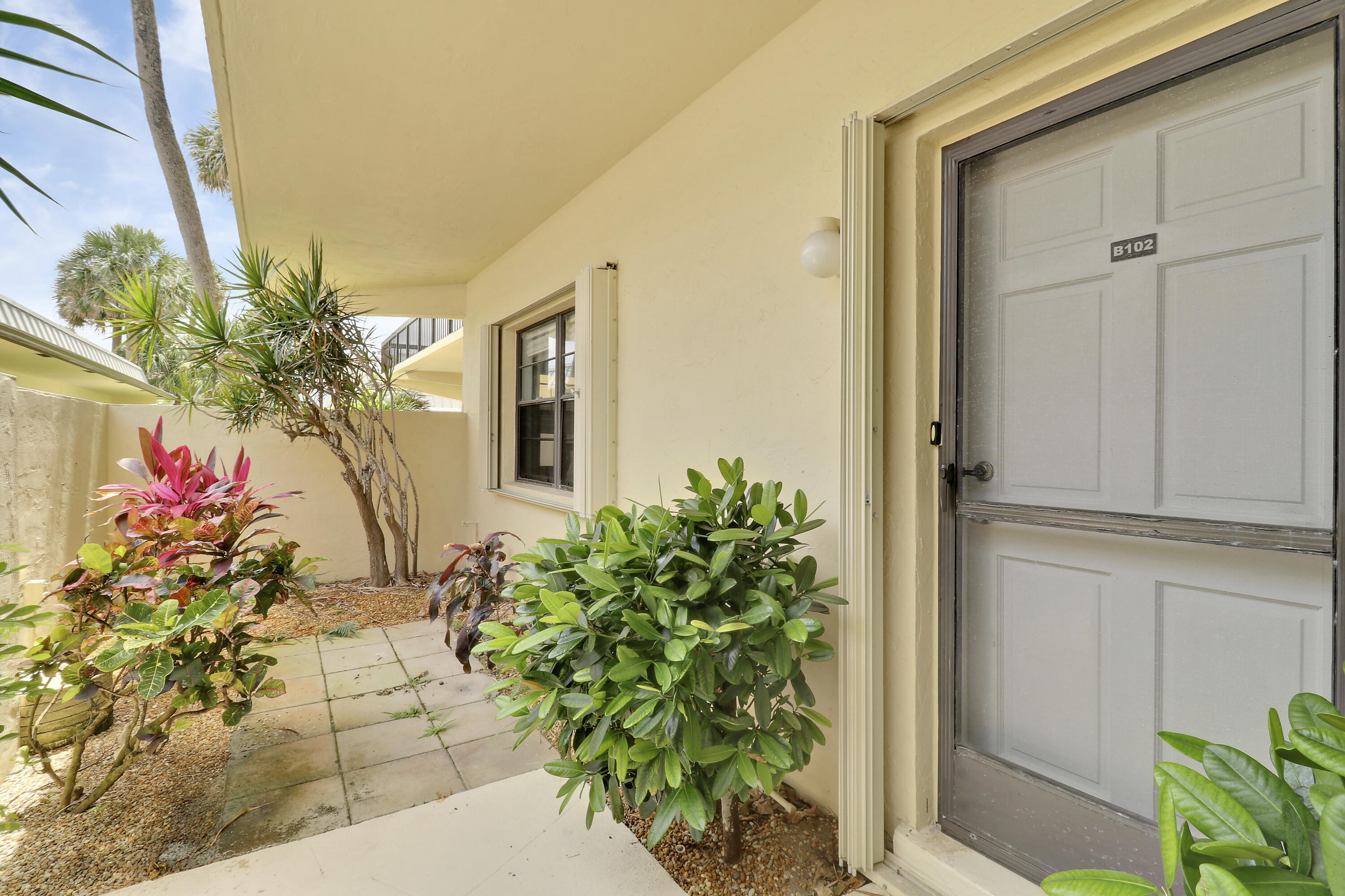 275 S Beach, Tequesta FL 33469
