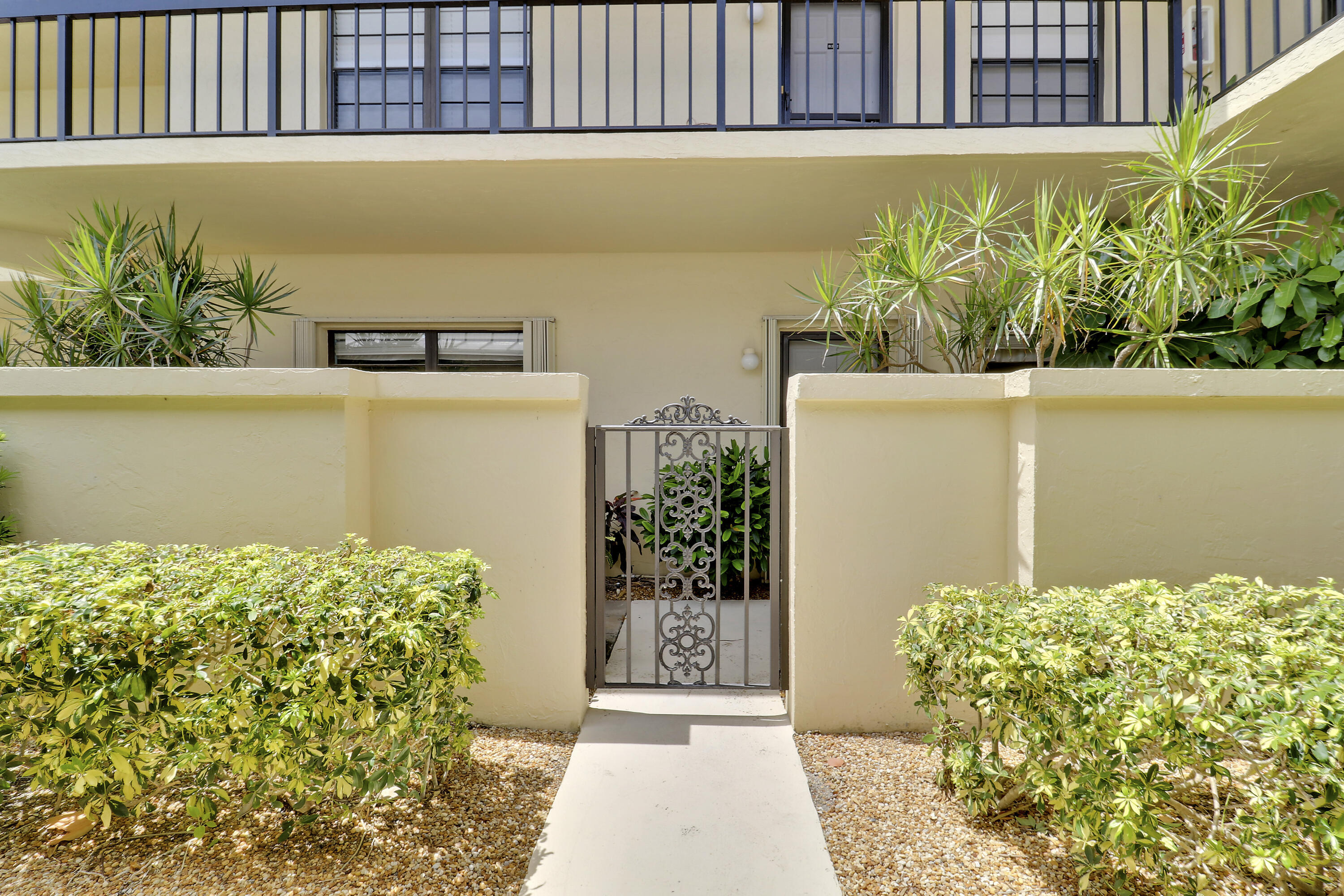 275 S Beach, Tequesta FL 33469