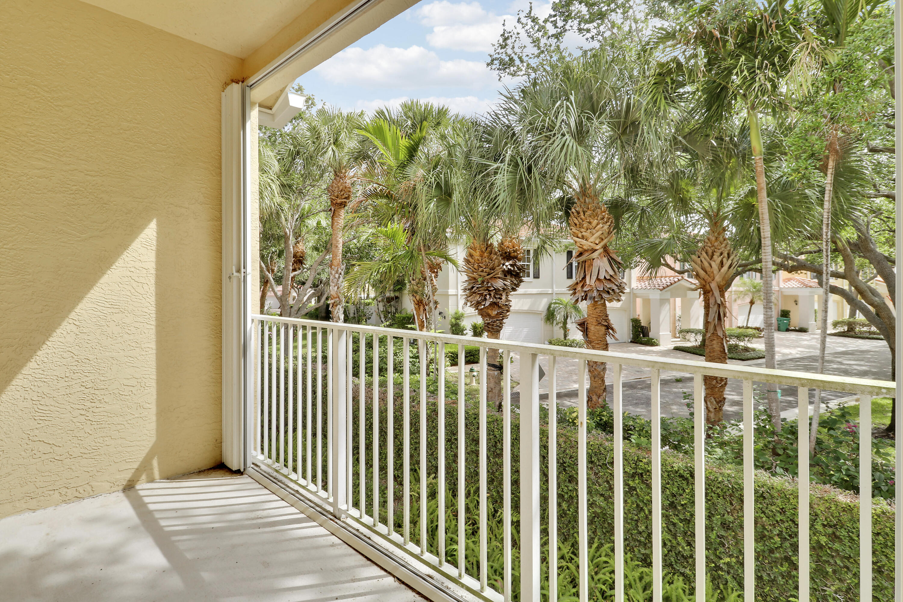 104 Lighthouse #H, Tequesta FL 33469