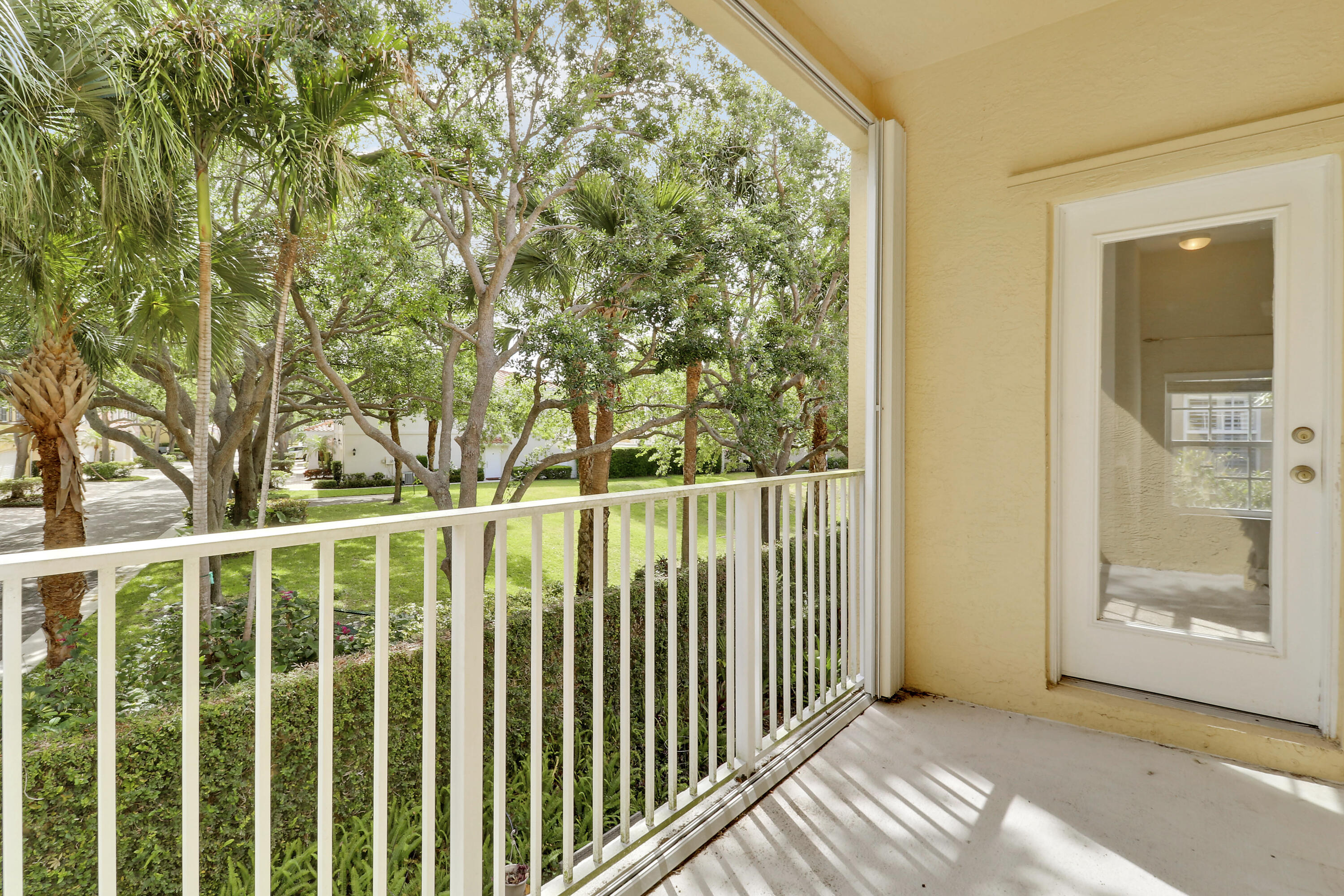 104 Lighthouse #H, Tequesta FL 33469