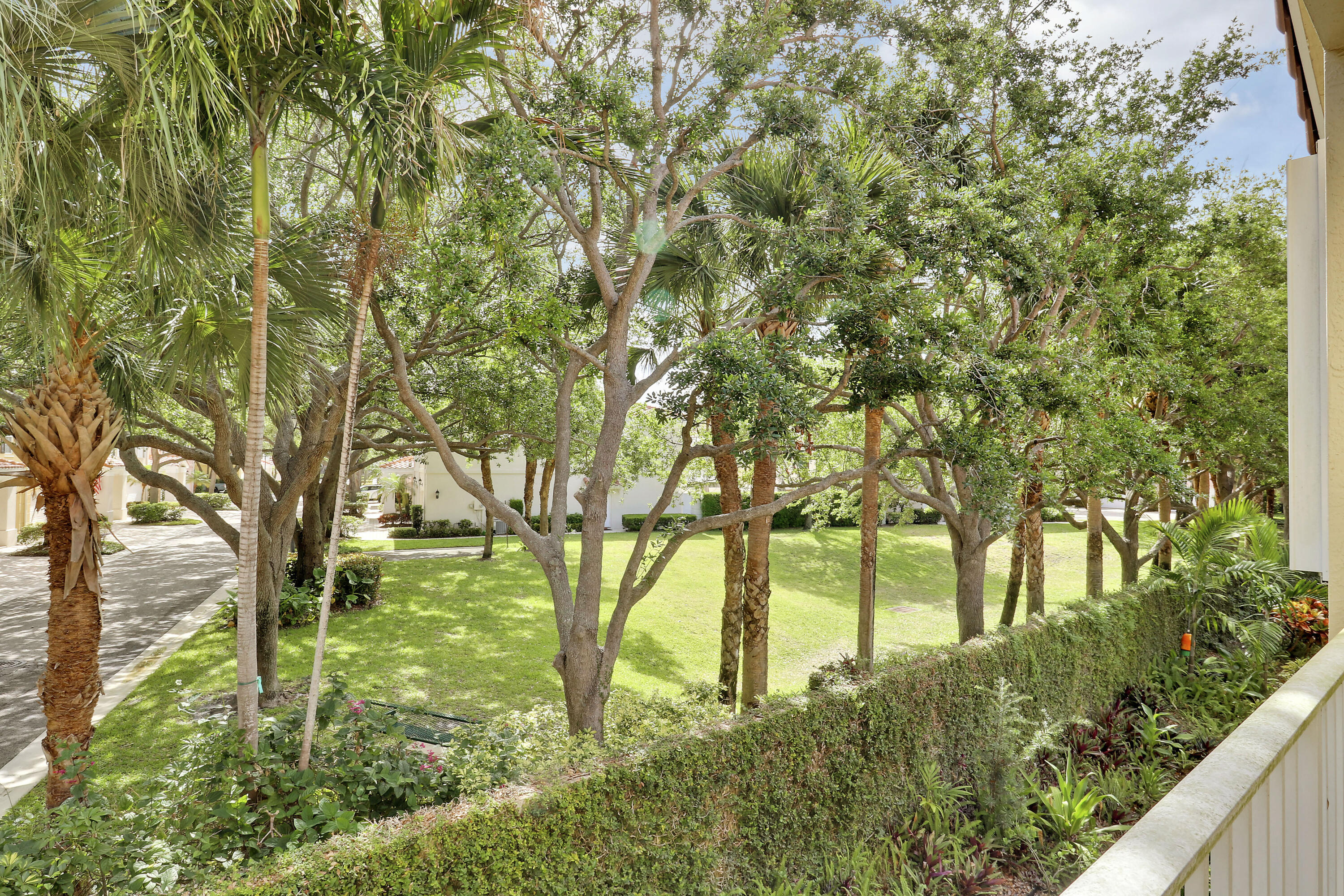 104 Lighthouse #H, Tequesta FL 33469
