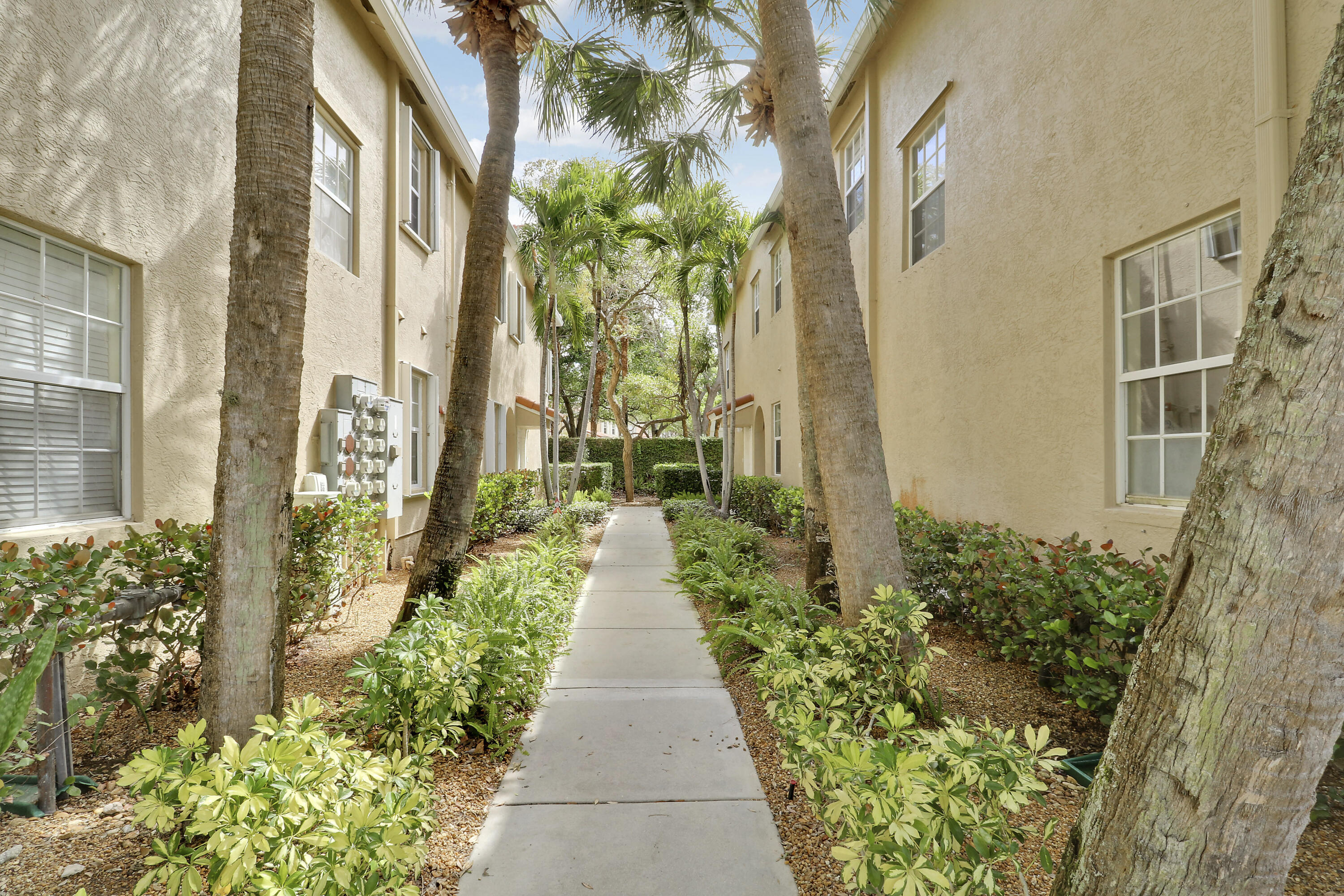 104 Lighthouse #H, Tequesta FL 33469