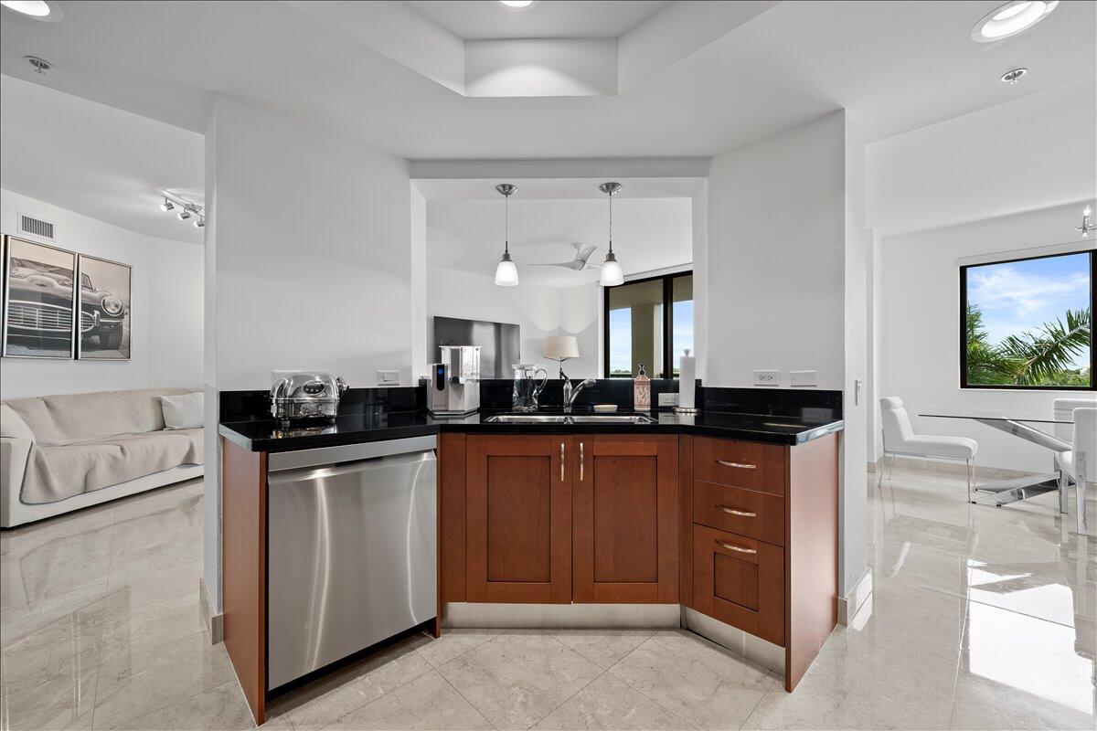 3610 Gardens #402a, Palm Beach Gardens FL 33410