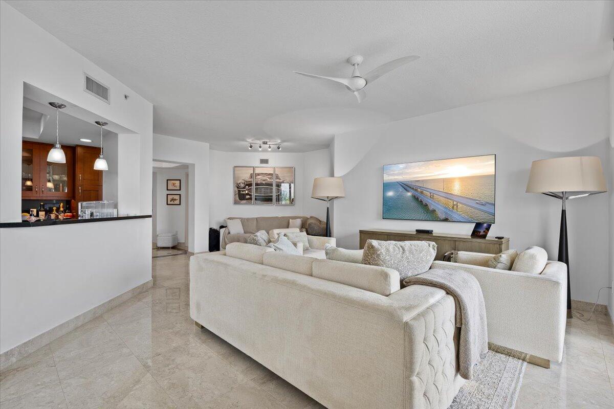 3610 Gardens #402a, Palm Beach Gardens FL 33410