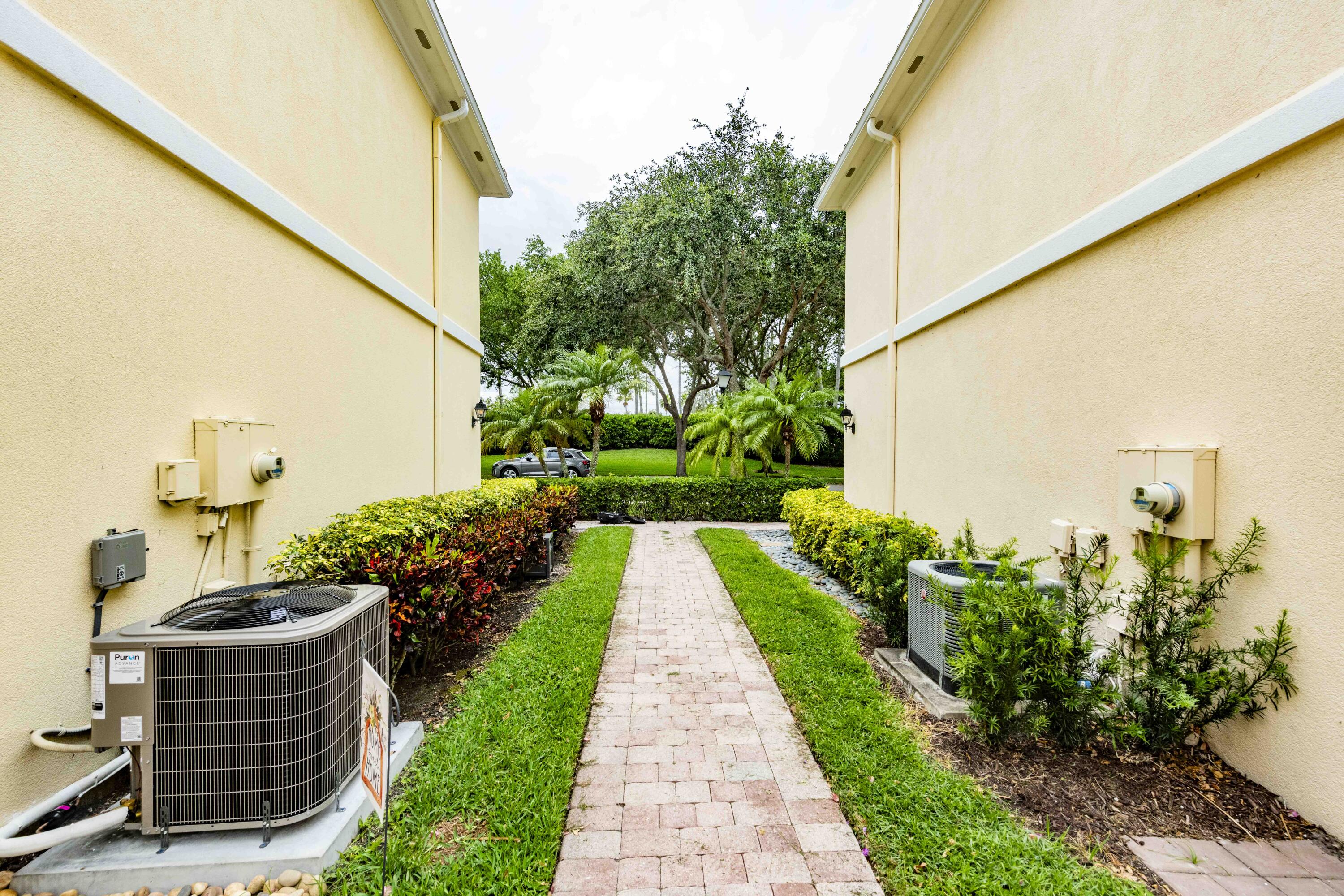 154 Santa Barbara, Palm Beach Gardens FL 33410