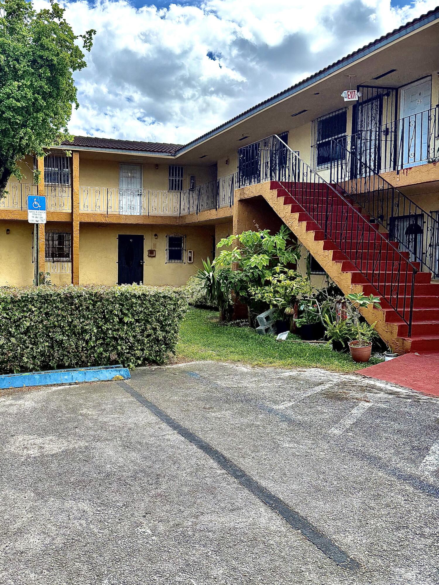 4050 NW 135th #22-1, Opa Locka FL 33054