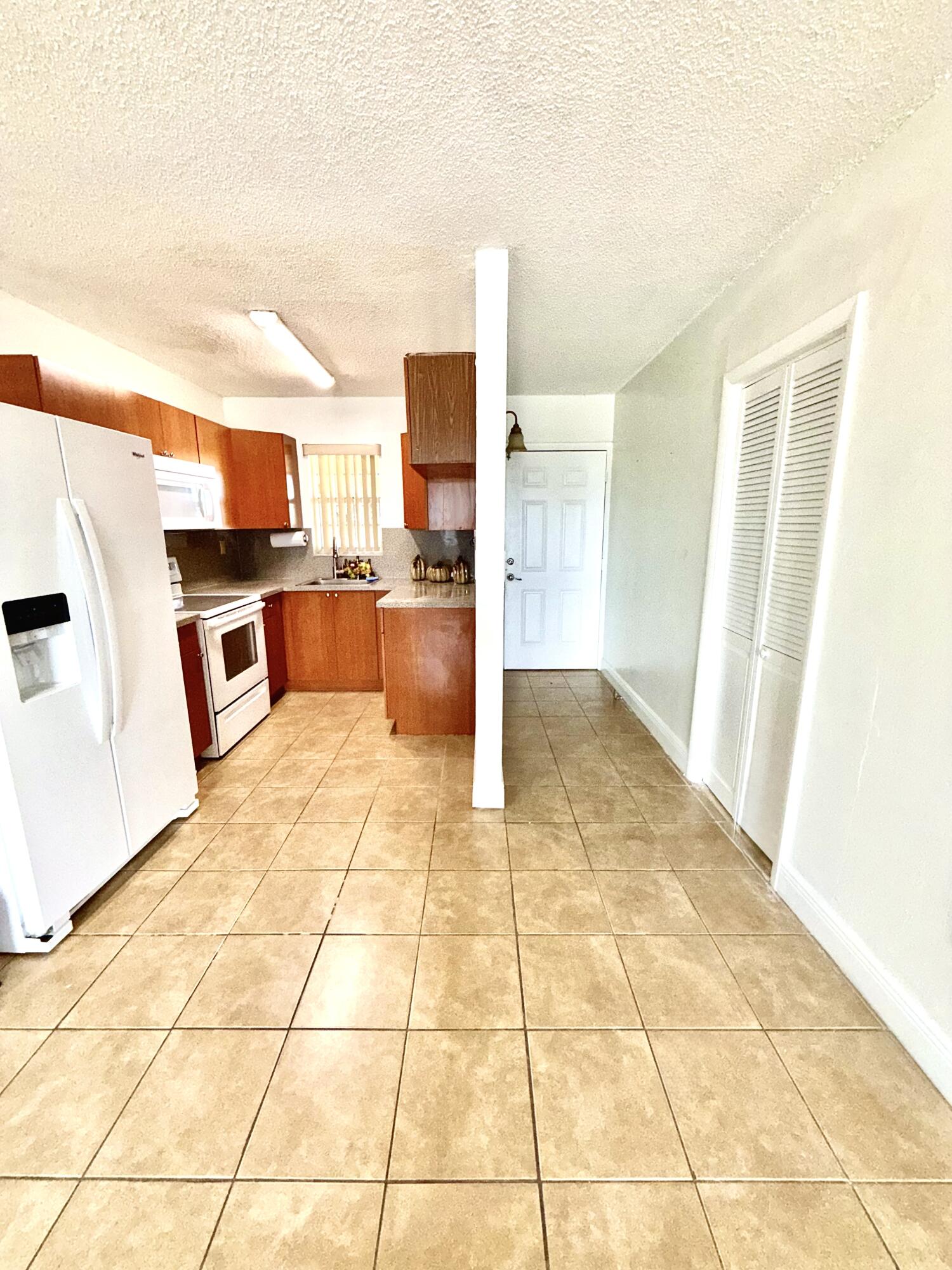 4050 NW 135th #22-1, Opa Locka FL 33054