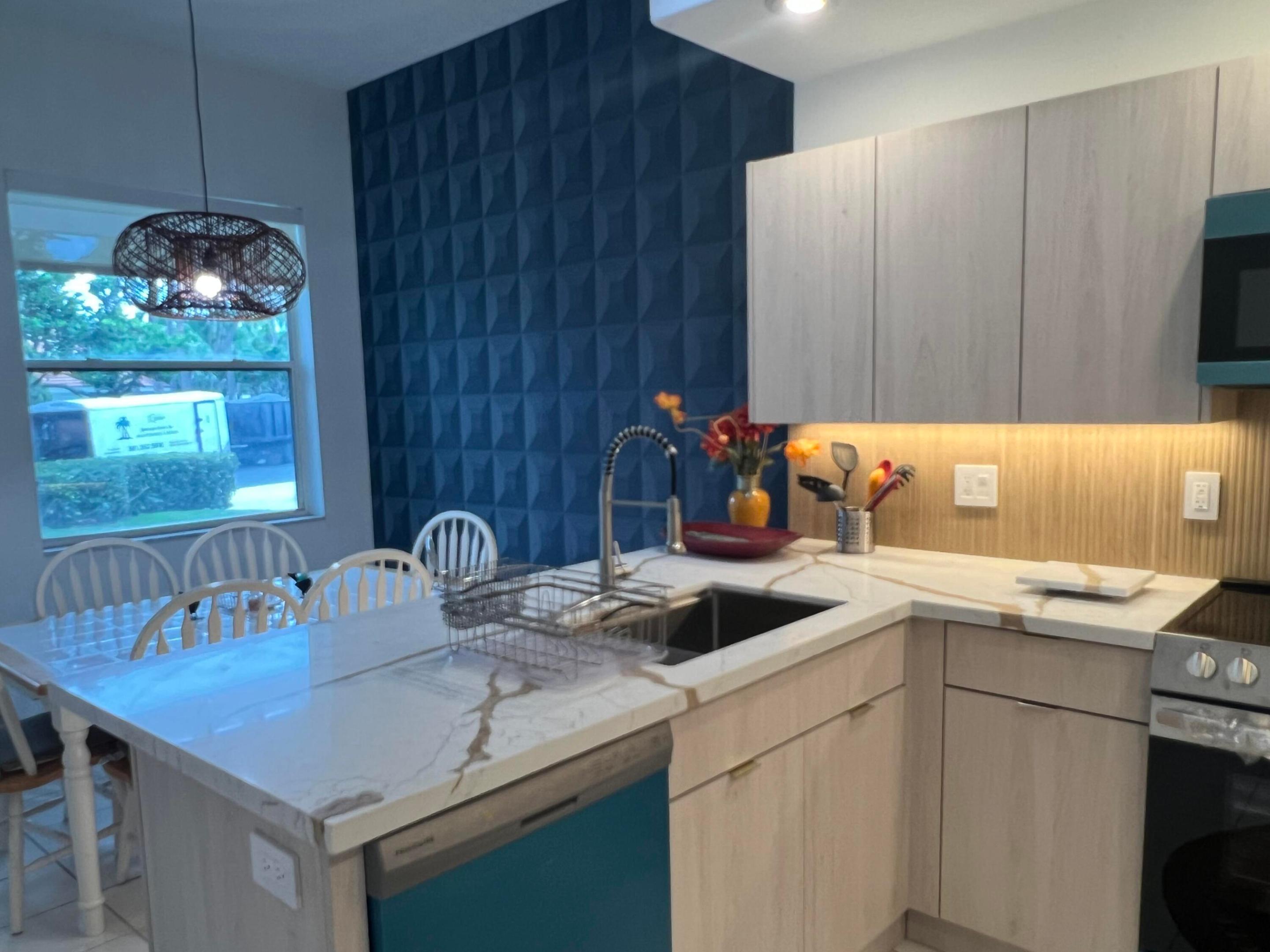 2431 NW 59th #404, Boca Raton FL 33496