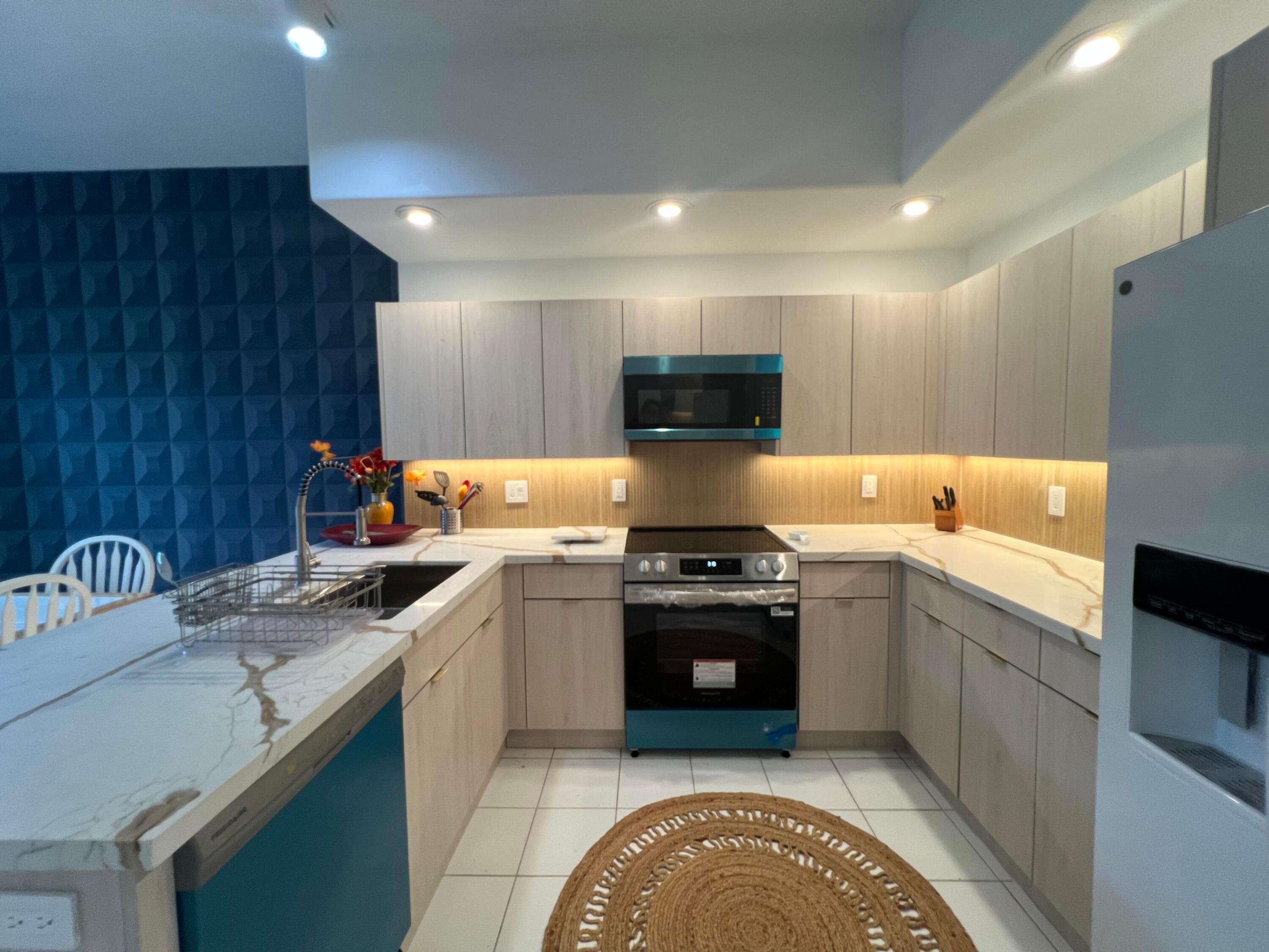 2431 NW 59th #404, Boca Raton FL 33496