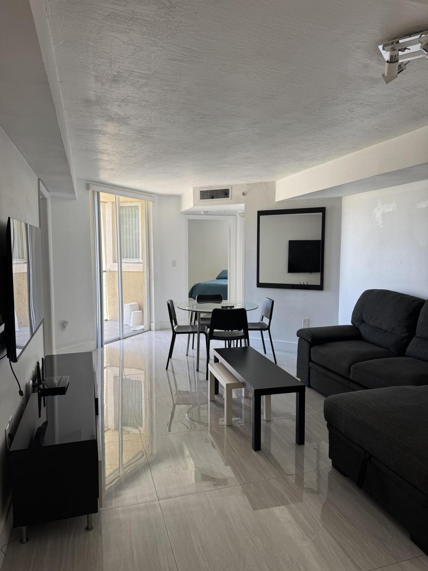 102 SW 6th #206, Miami FL 33130