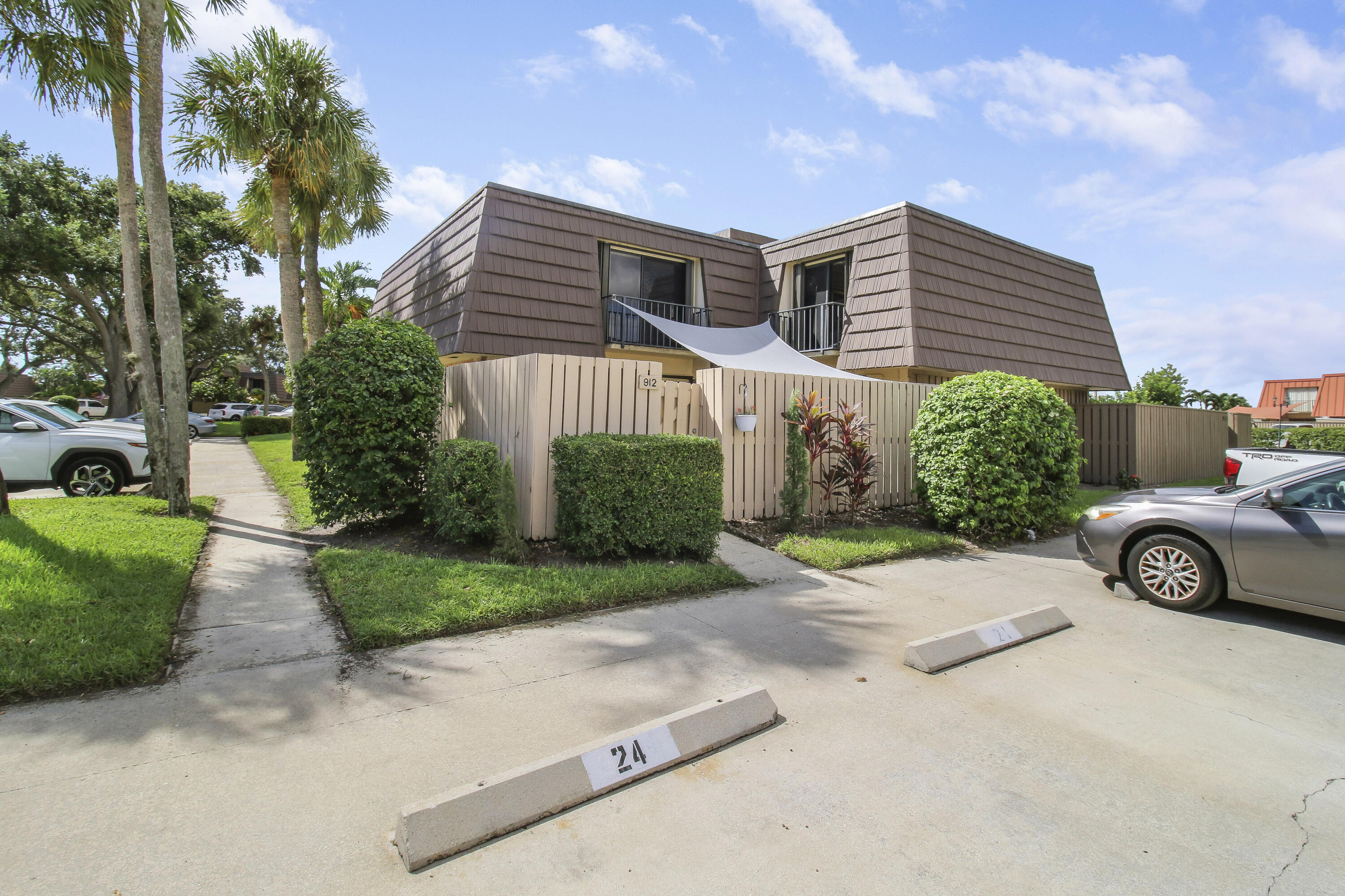 912 9th, Palm Beach Gardens FL 33410