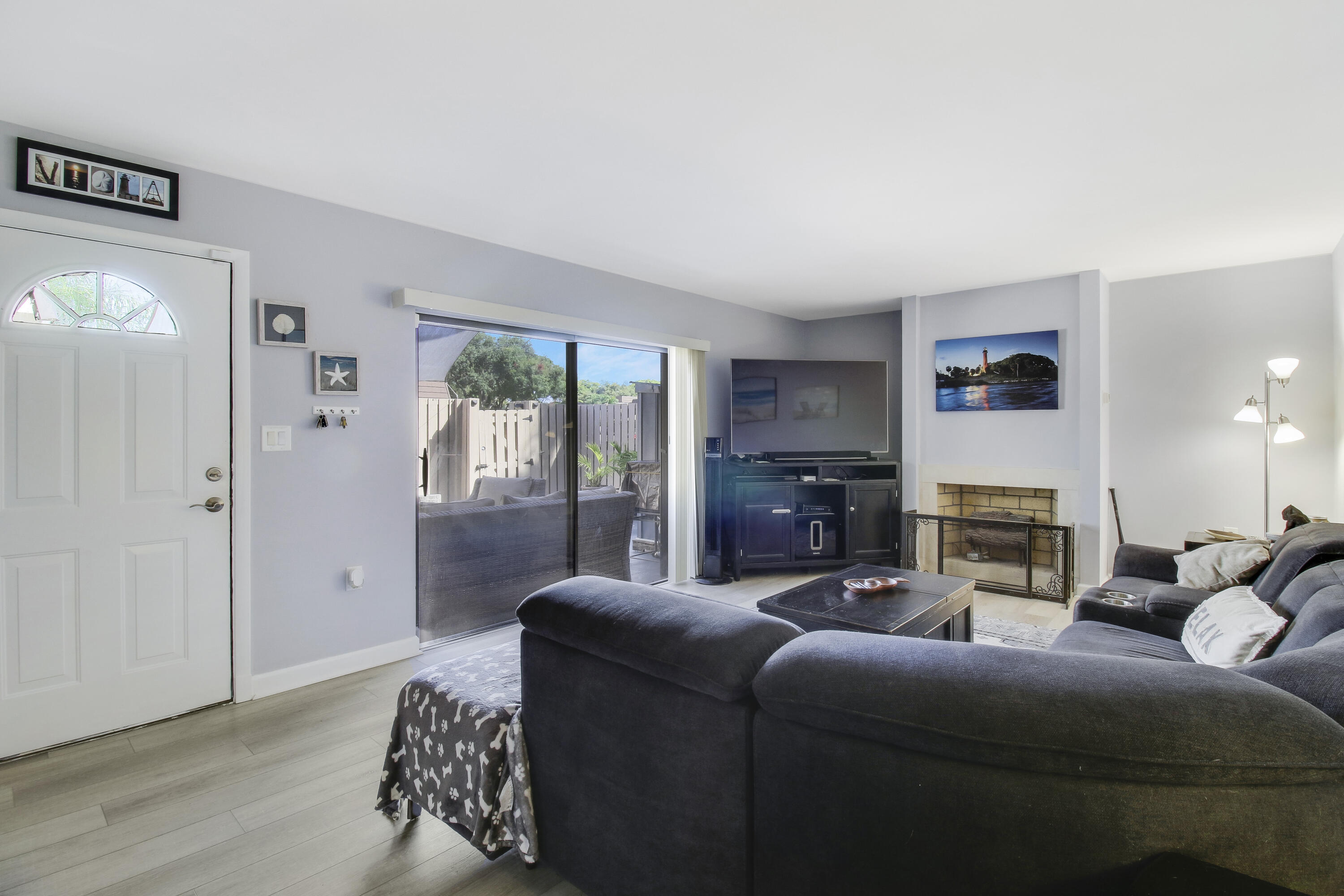912 9th, Palm Beach Gardens FL 33410