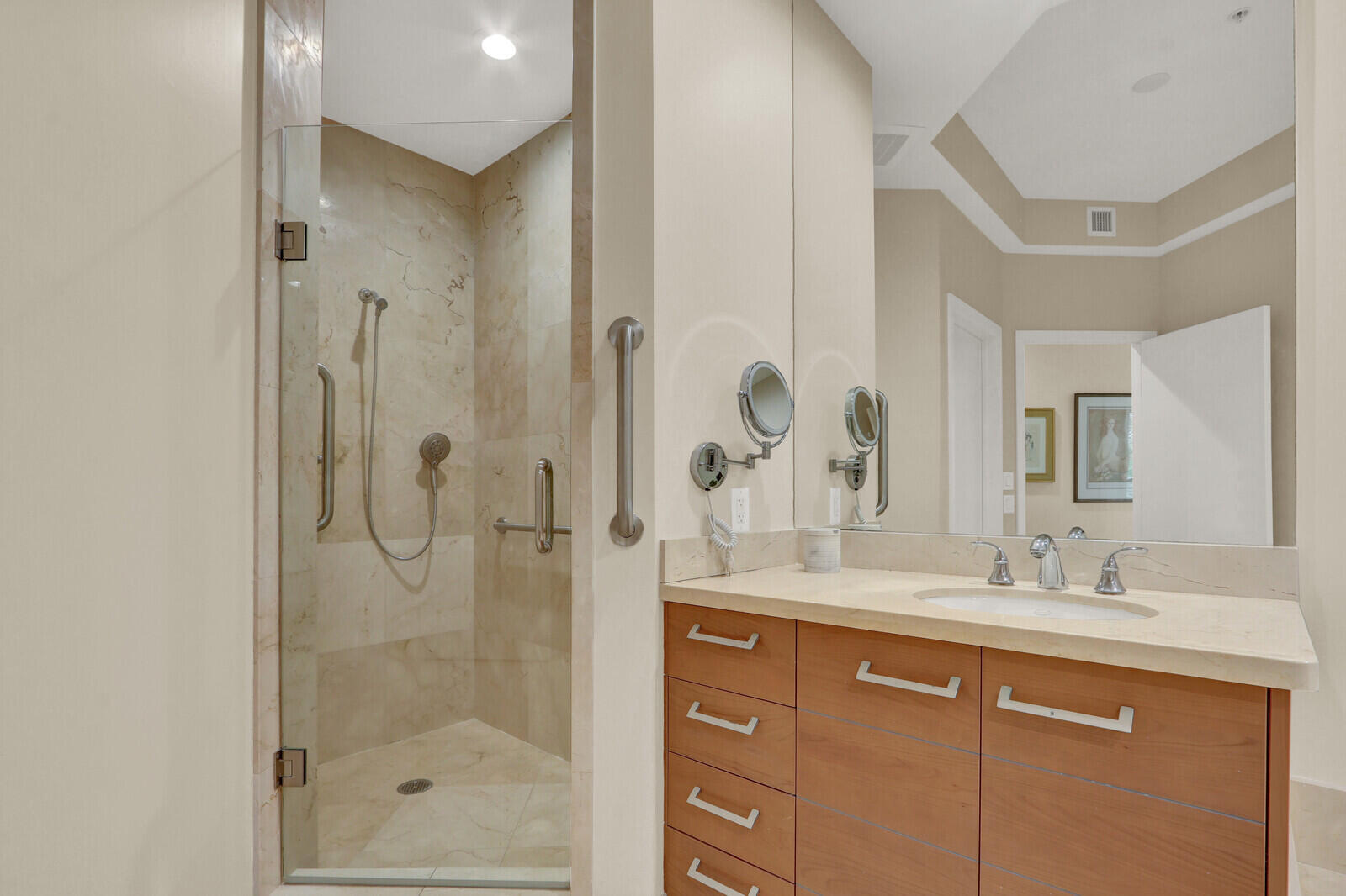 3610 Gardens #202a, Palm Beach Gardens FL 33410