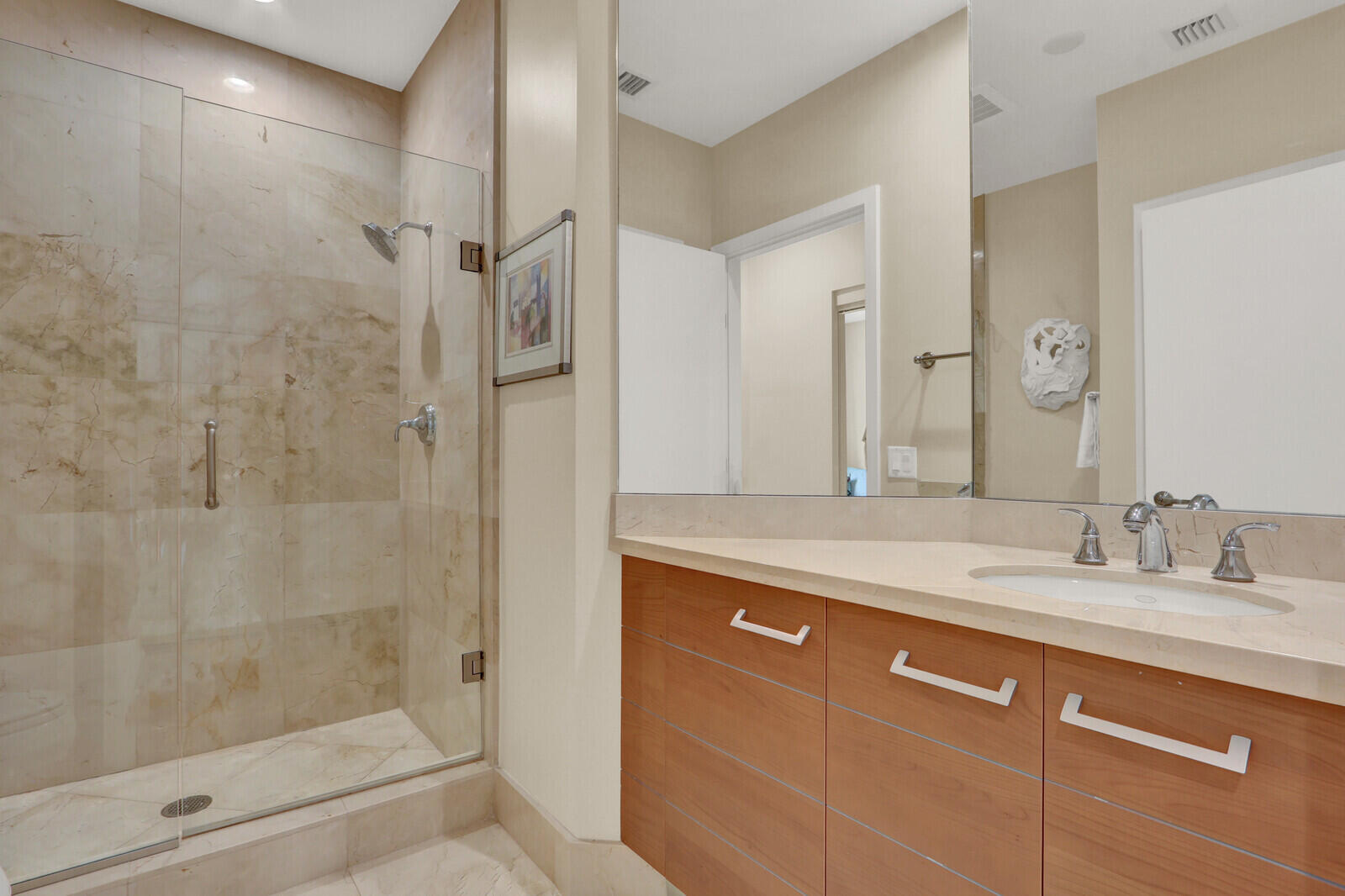 3610 Gardens #202a, Palm Beach Gardens FL 33410