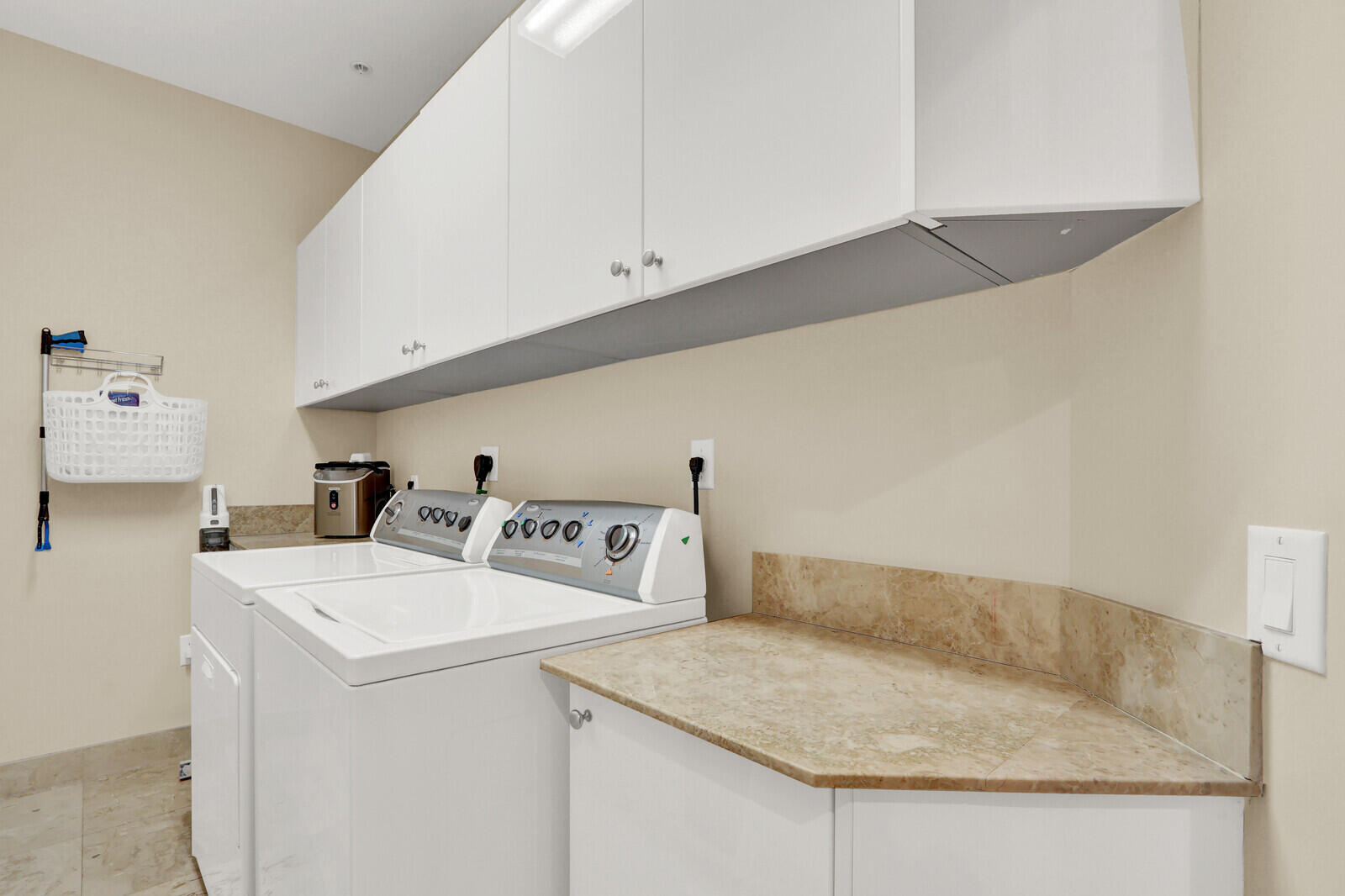 3610 Gardens #202a, Palm Beach Gardens FL 33410