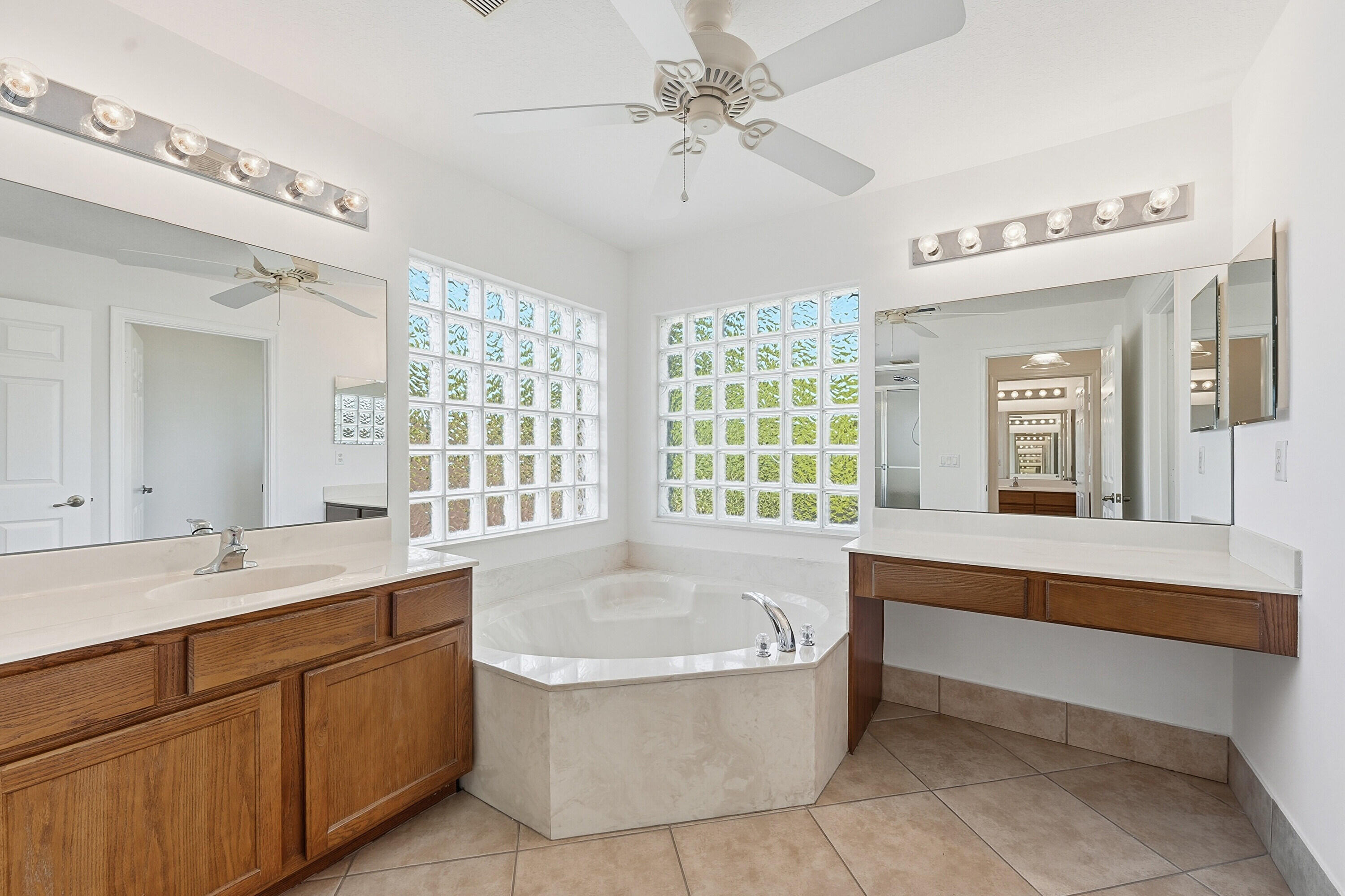 1275 Rosegate, Riviera Beach FL 33404