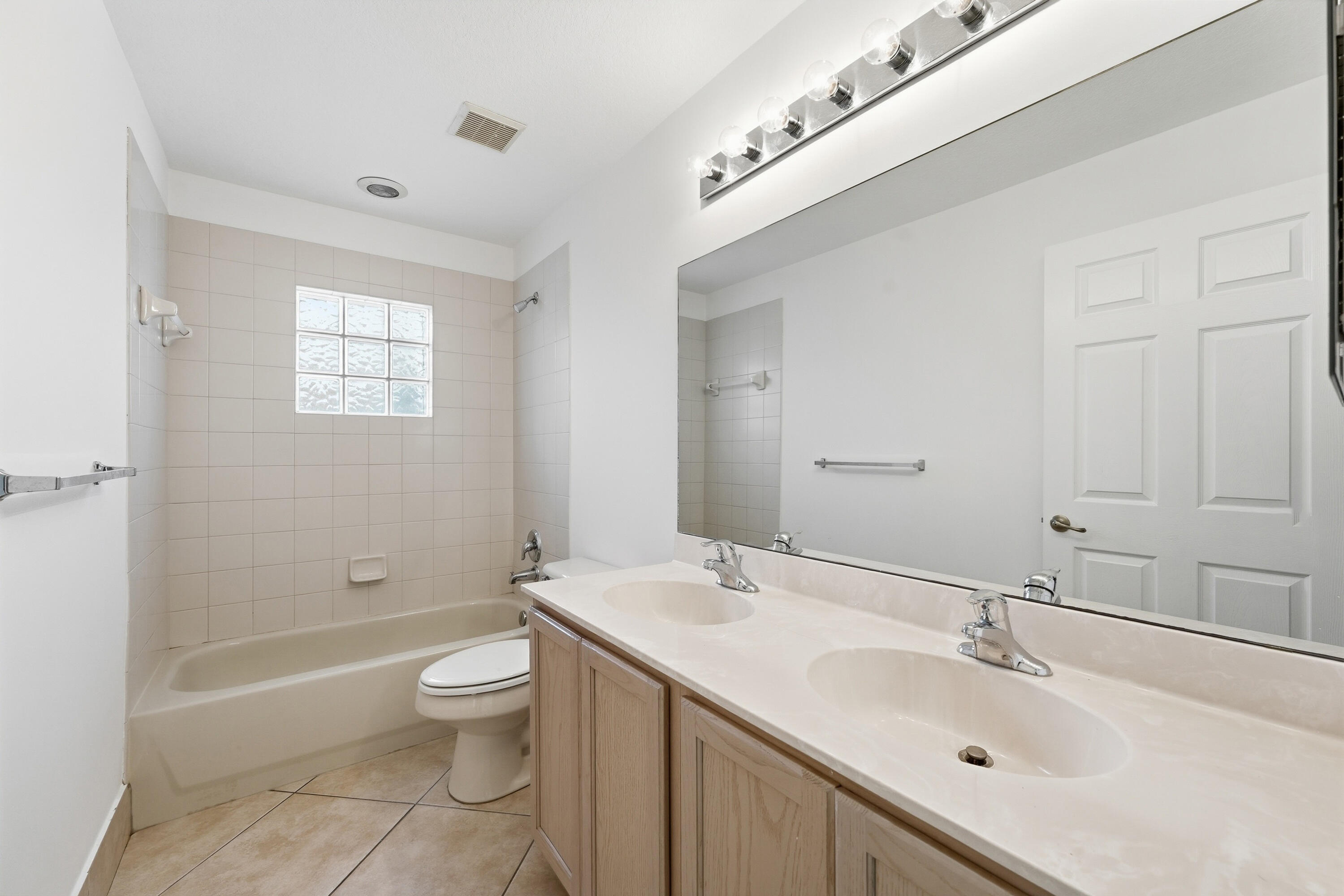 1275 Rosegate, Riviera Beach FL 33404