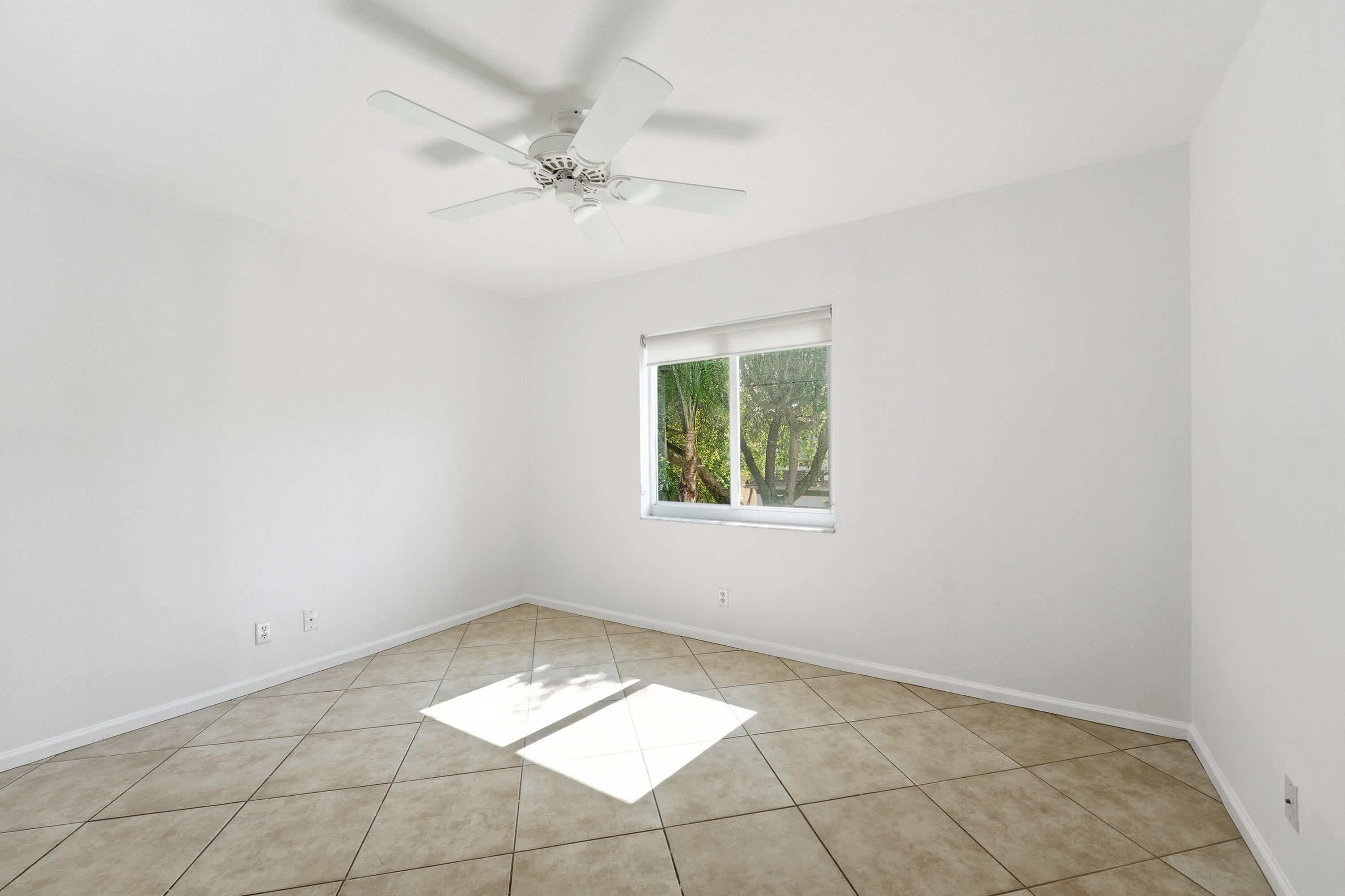 1275 Rosegate, Riviera Beach FL 33404