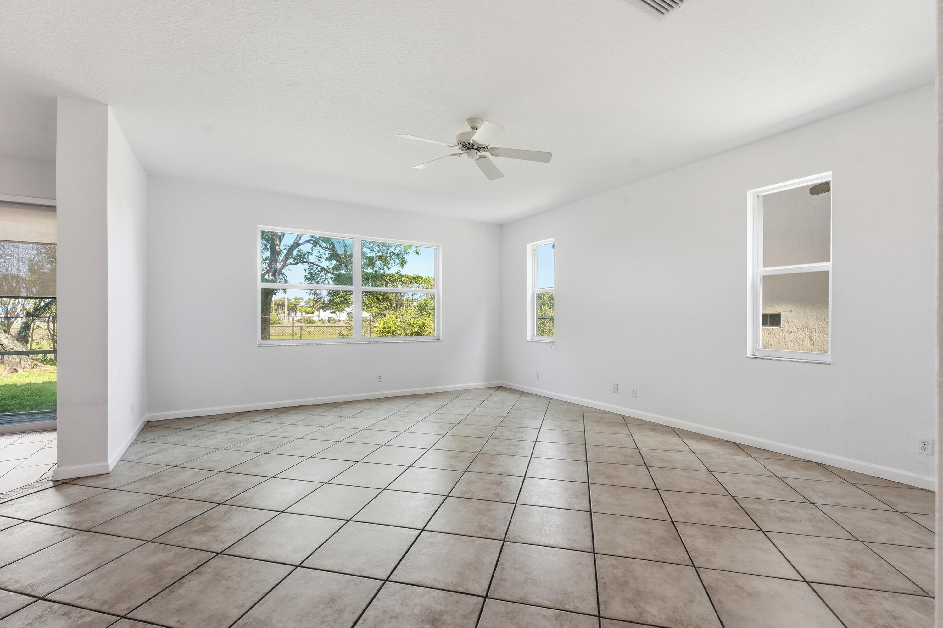 1275 Rosegate, Riviera Beach FL 33404