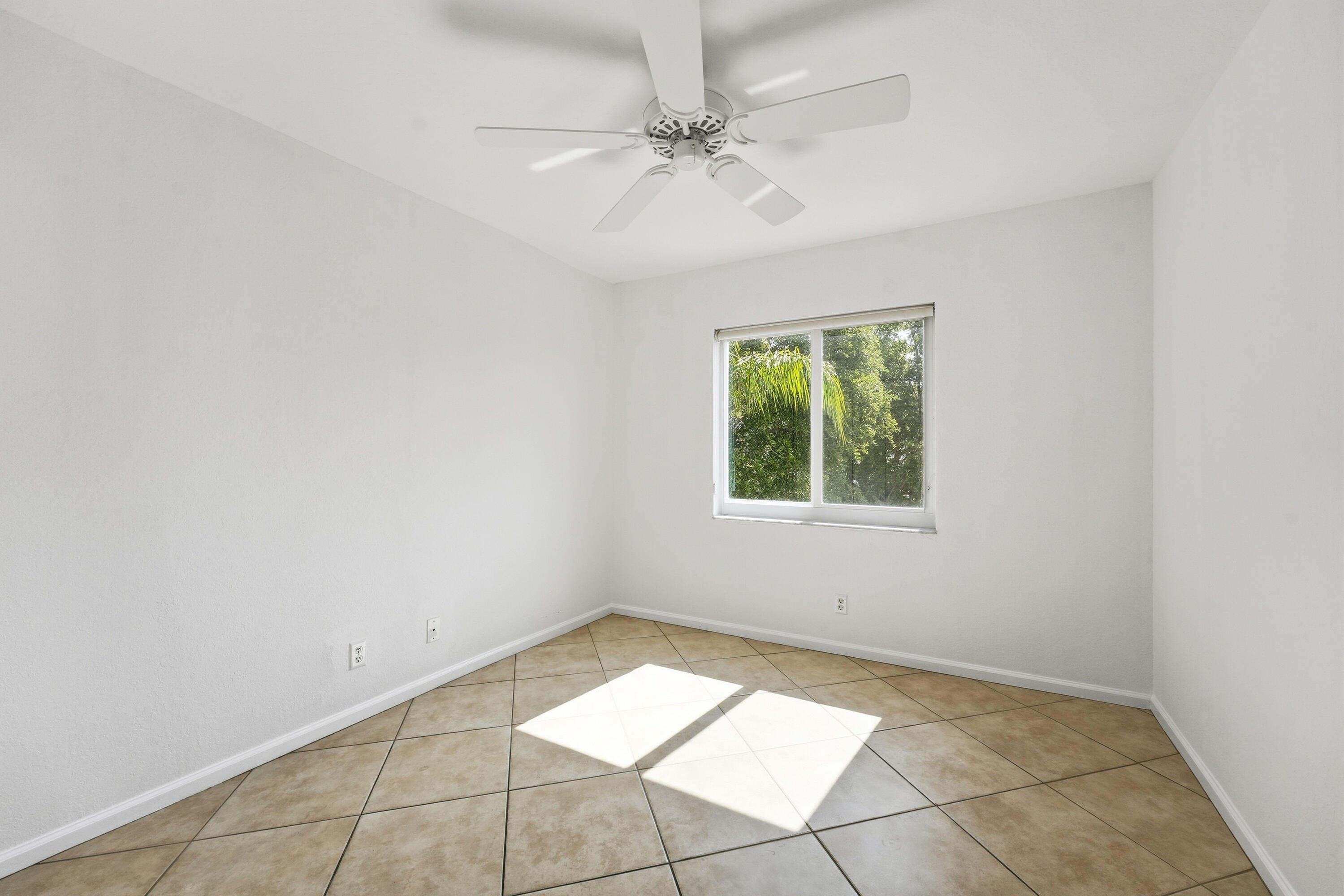 1275 Rosegate, Riviera Beach FL 33404