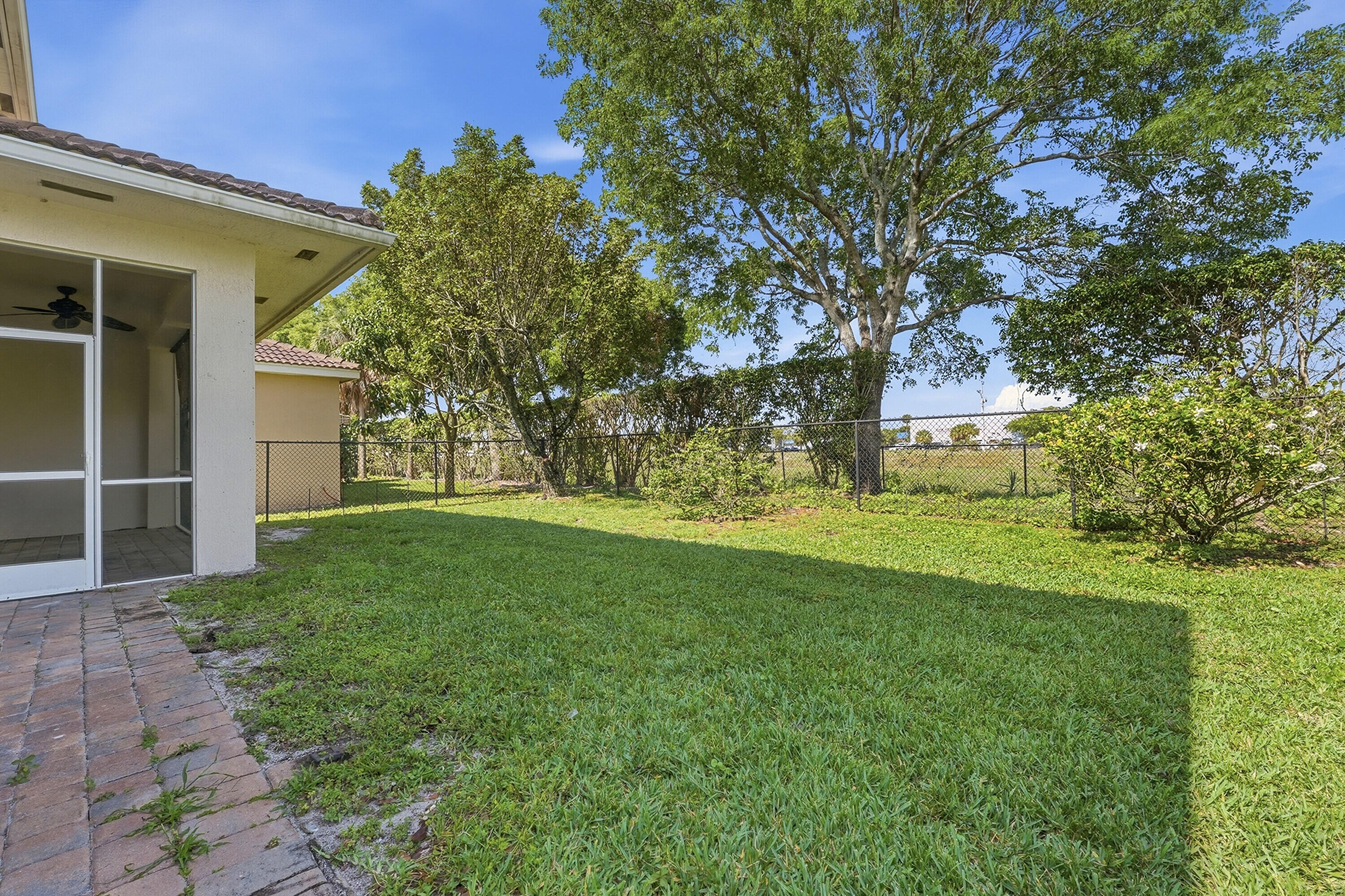 1275 Rosegate, Riviera Beach FL 33404
