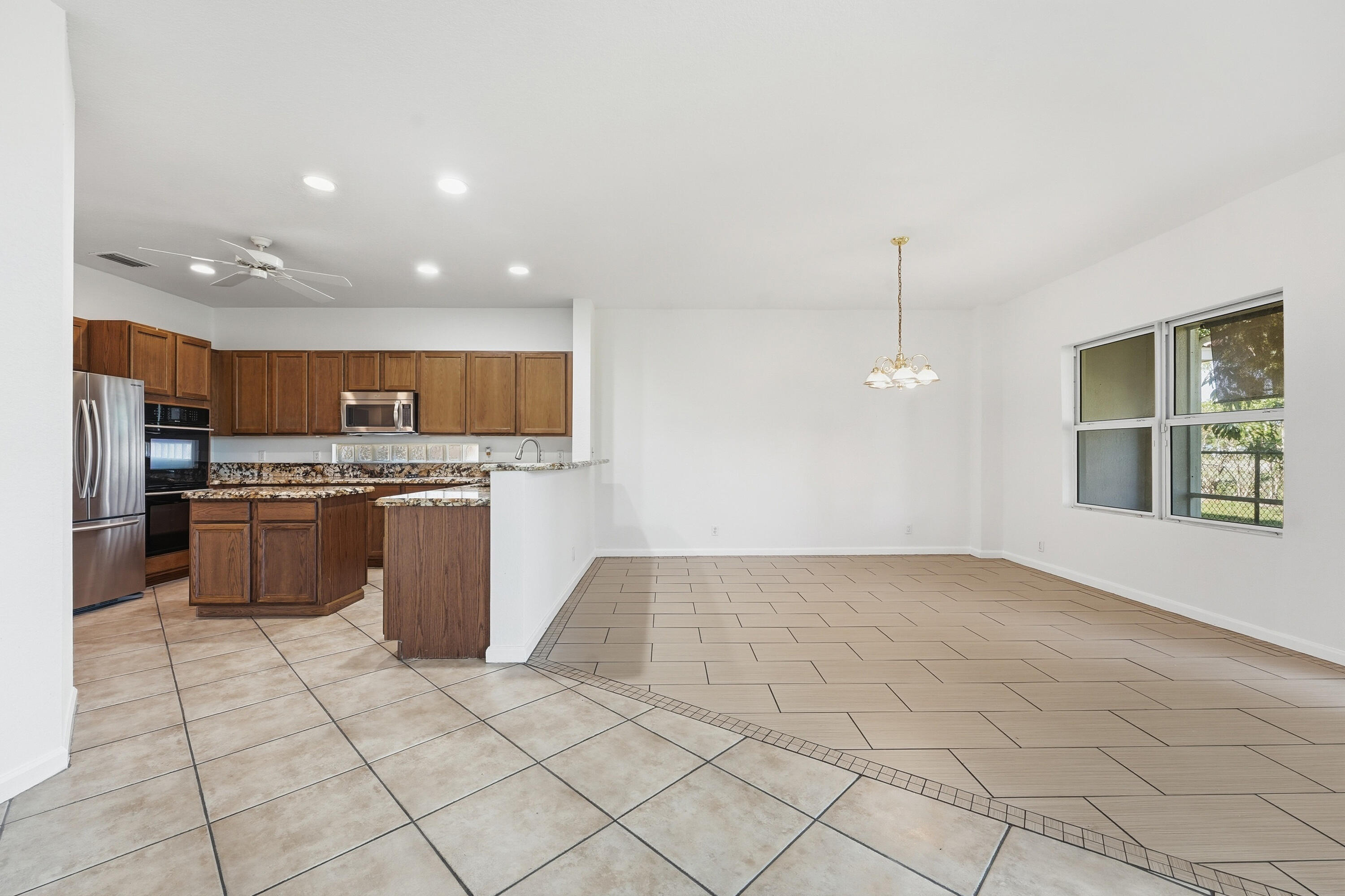 1275 Rosegate, Riviera Beach FL 33404